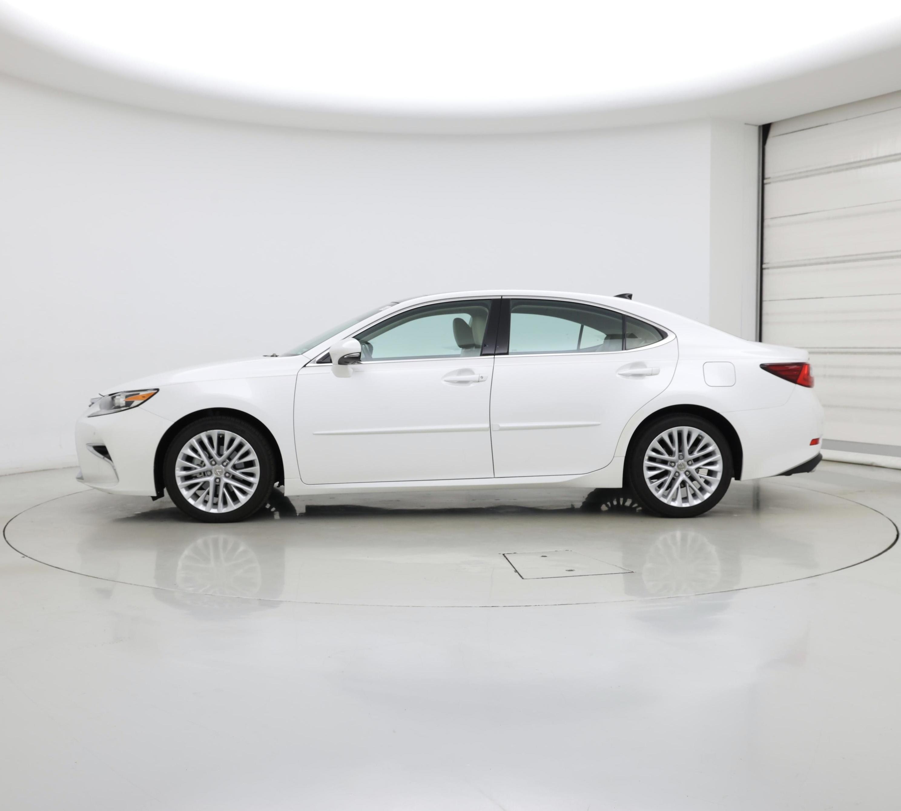 Thumbnail: 2016 Lexus ES - 3