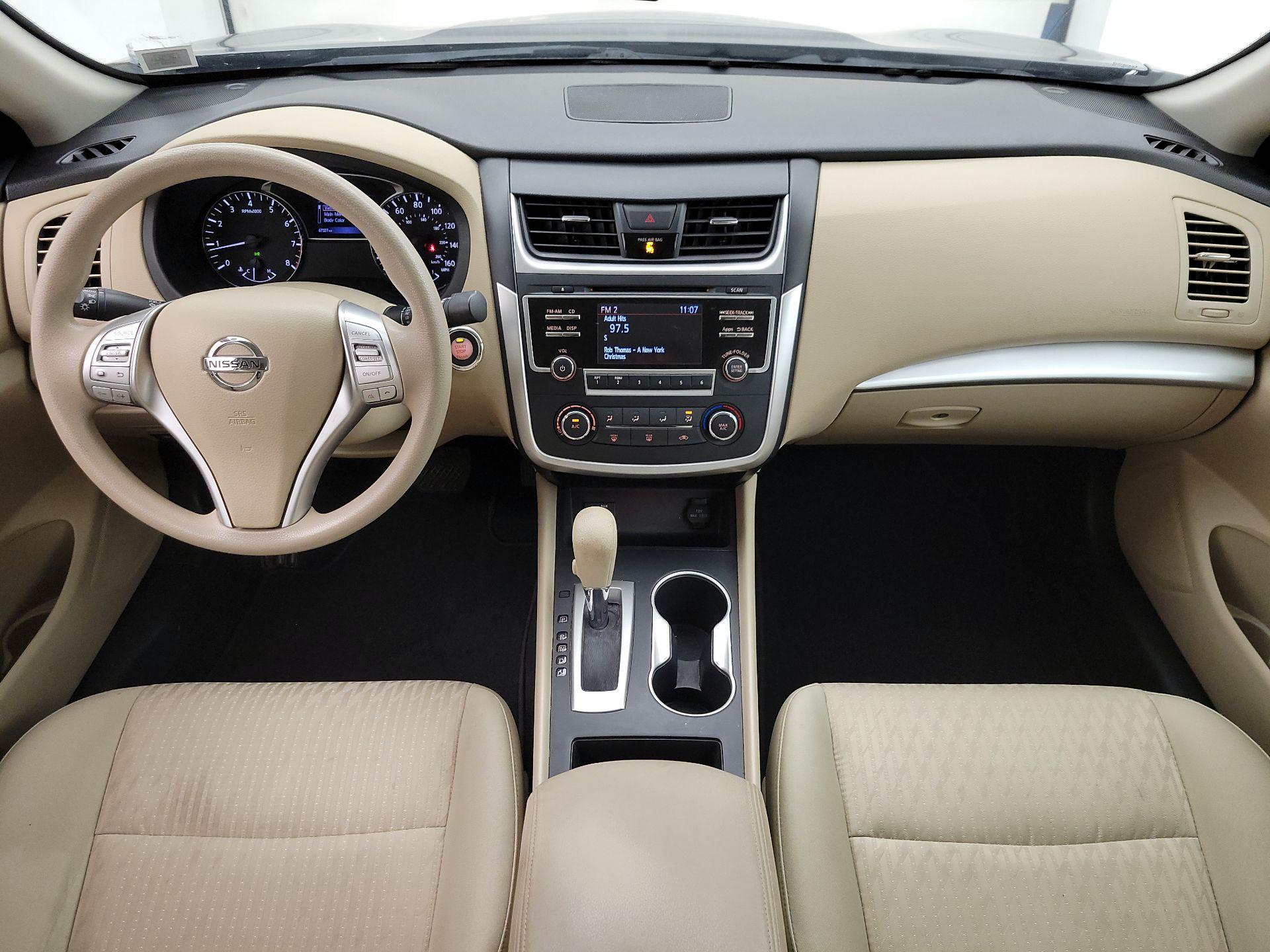 Thumbnail: 2016 Nissan Altima - 9