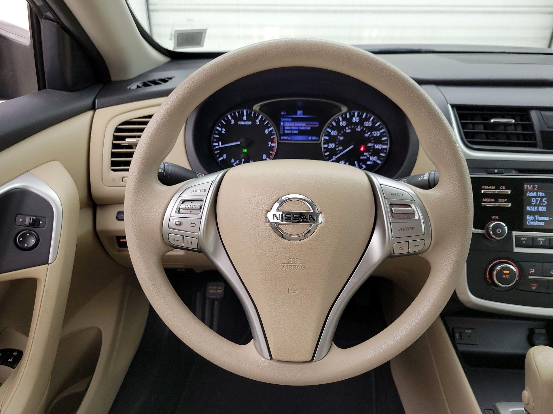 Thumbnail: 2016 Nissan Altima - 10