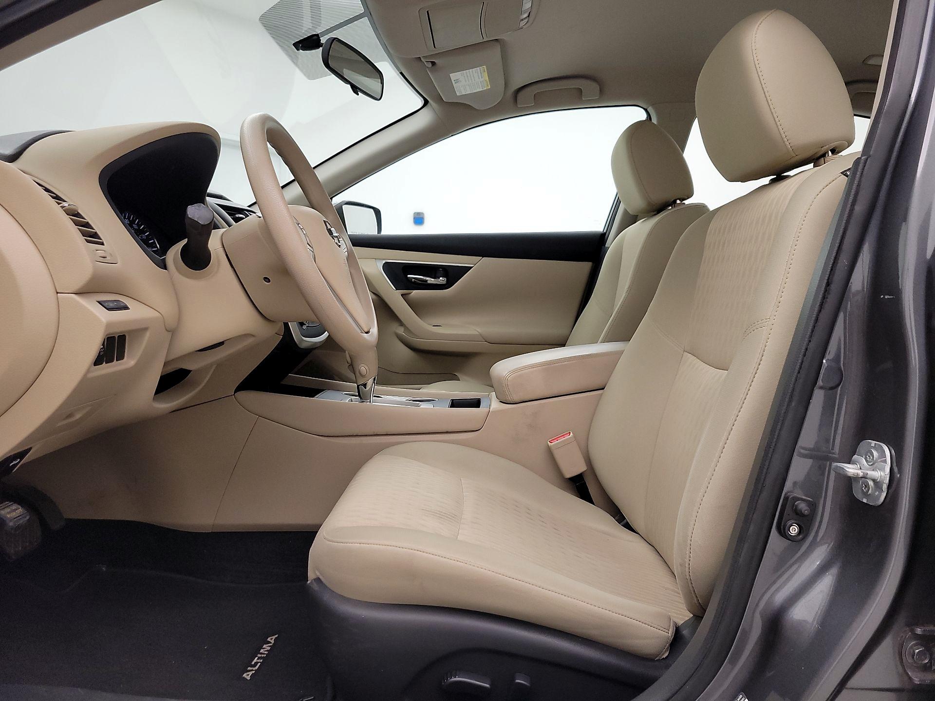 Thumbnail: 2016 Nissan Altima - 11