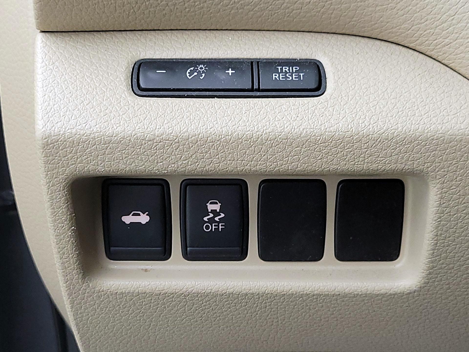 Thumbnail: 2016 Nissan Altima - 13