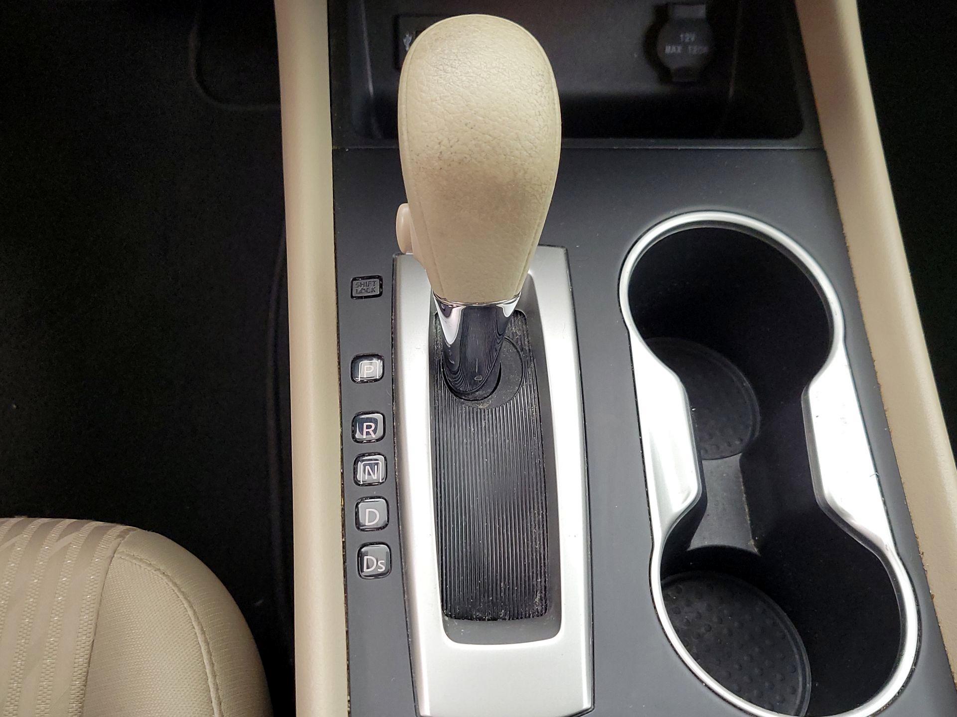 Thumbnail: 2016 Nissan Altima - 17