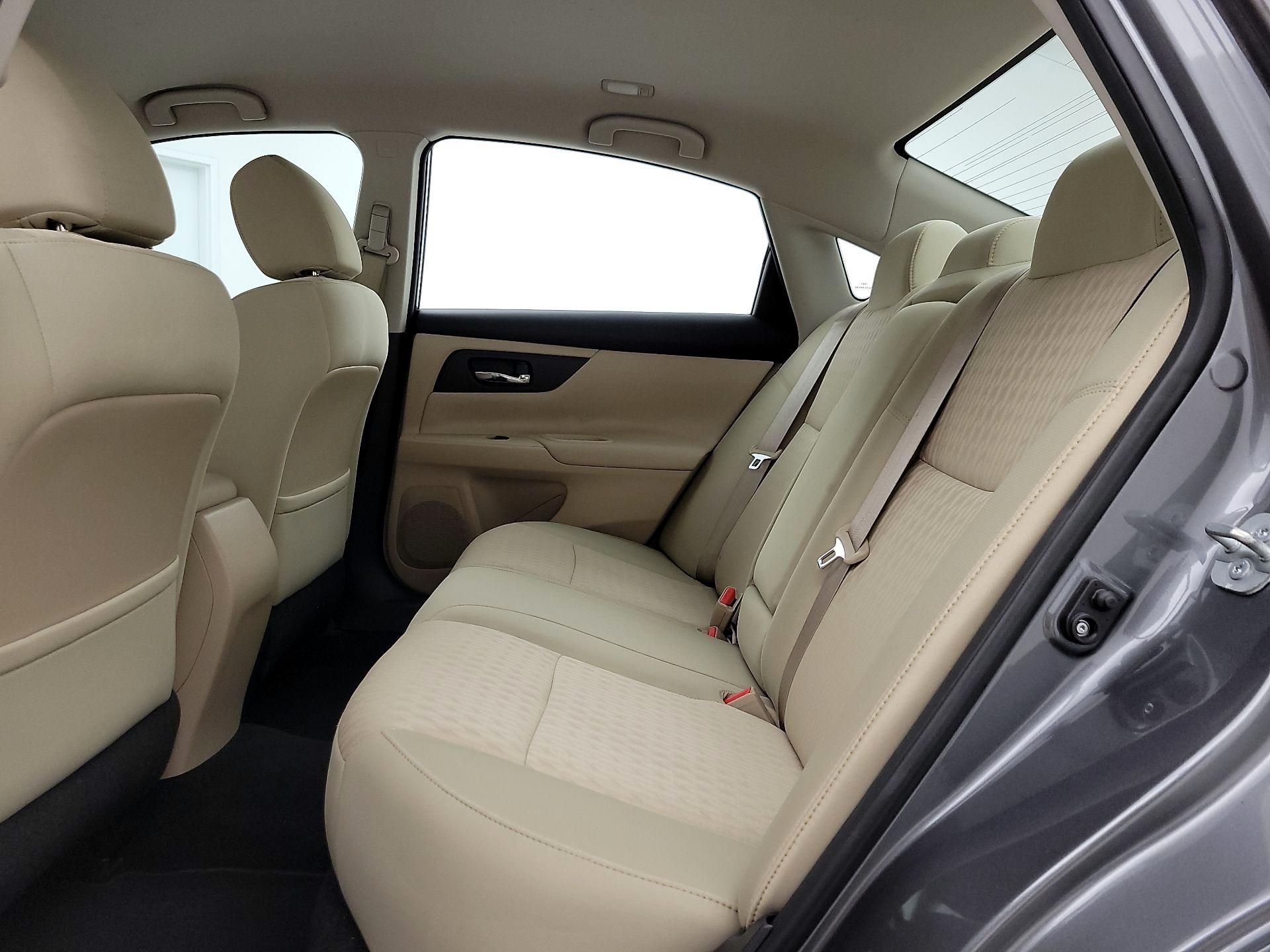 Thumbnail: 2016 Nissan Altima - 19