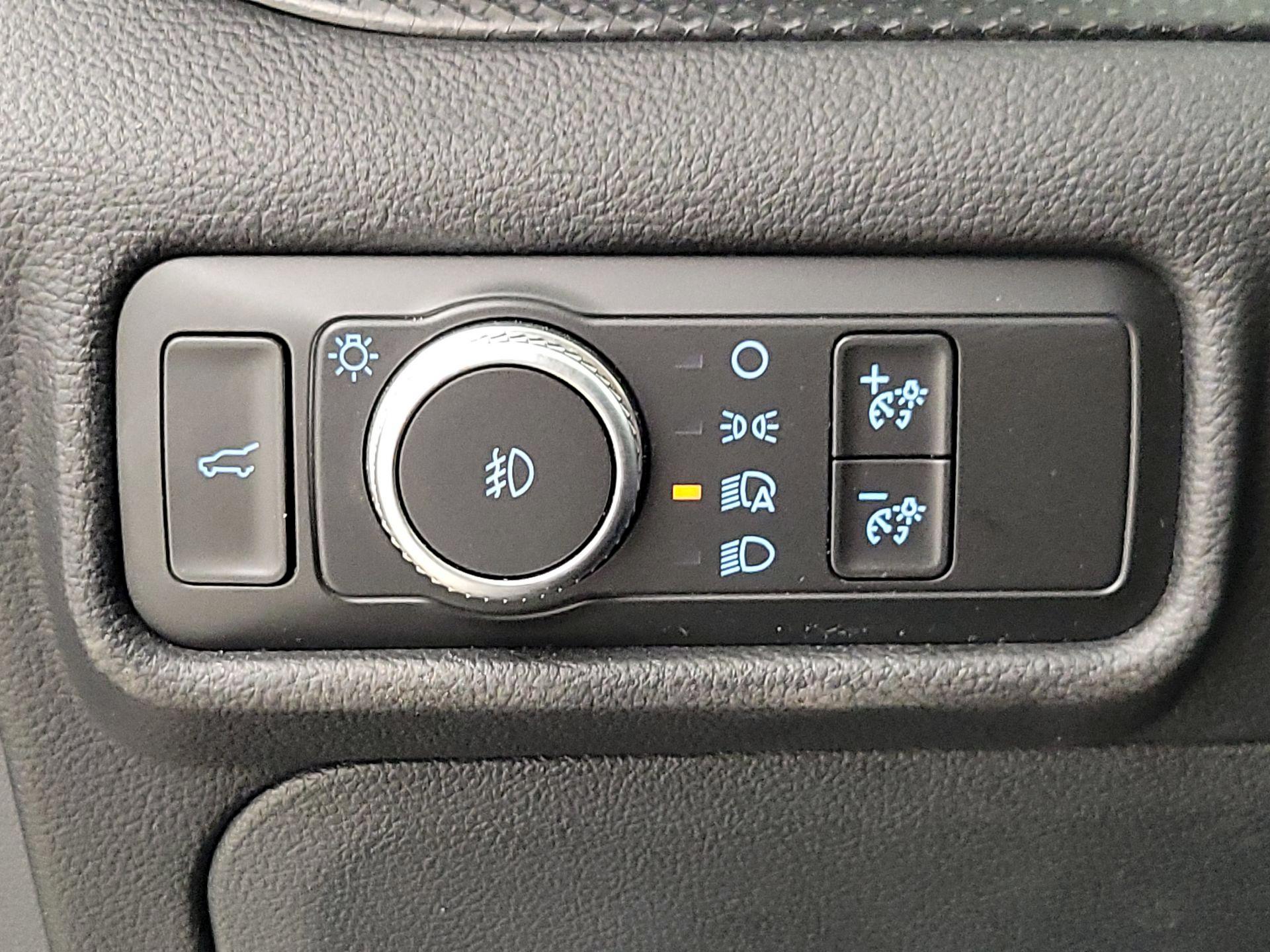 Thumbnail: 2020 Ford Explorer - 13