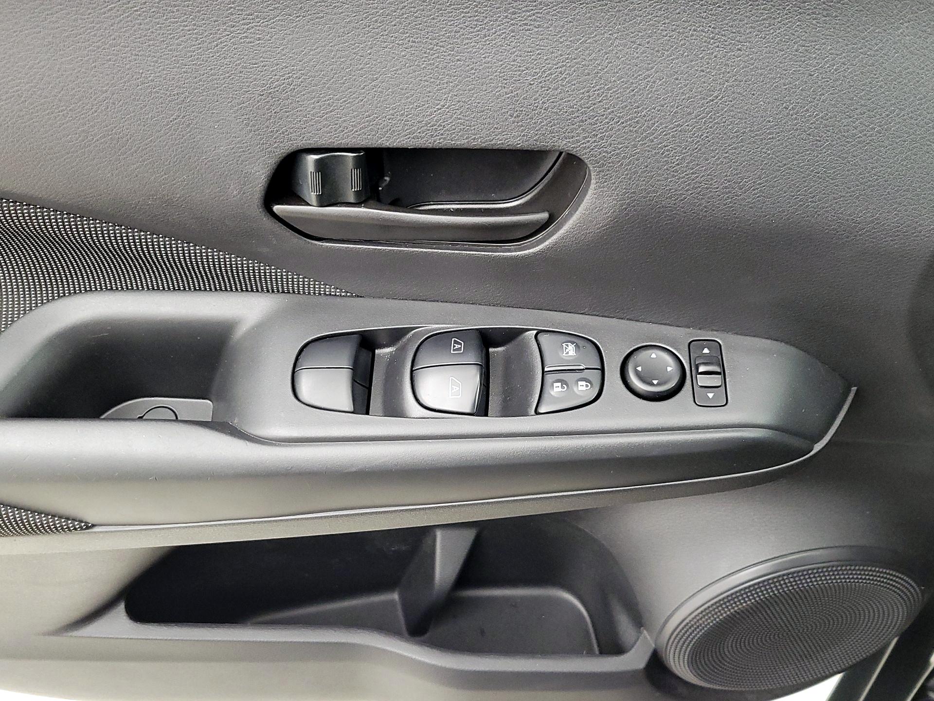 Thumbnail: 2019 Nissan Kicks - 12