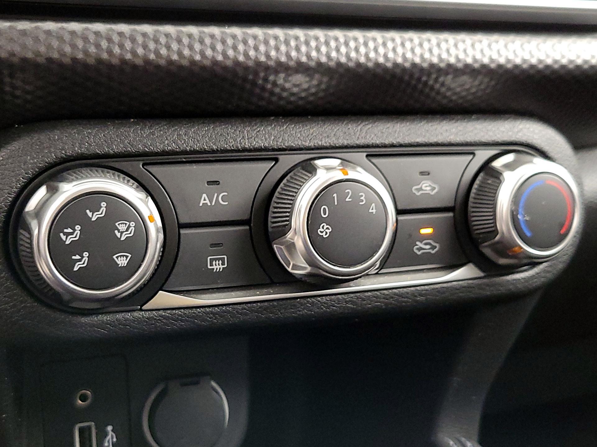 Thumbnail: 2019 Nissan Kicks - 16