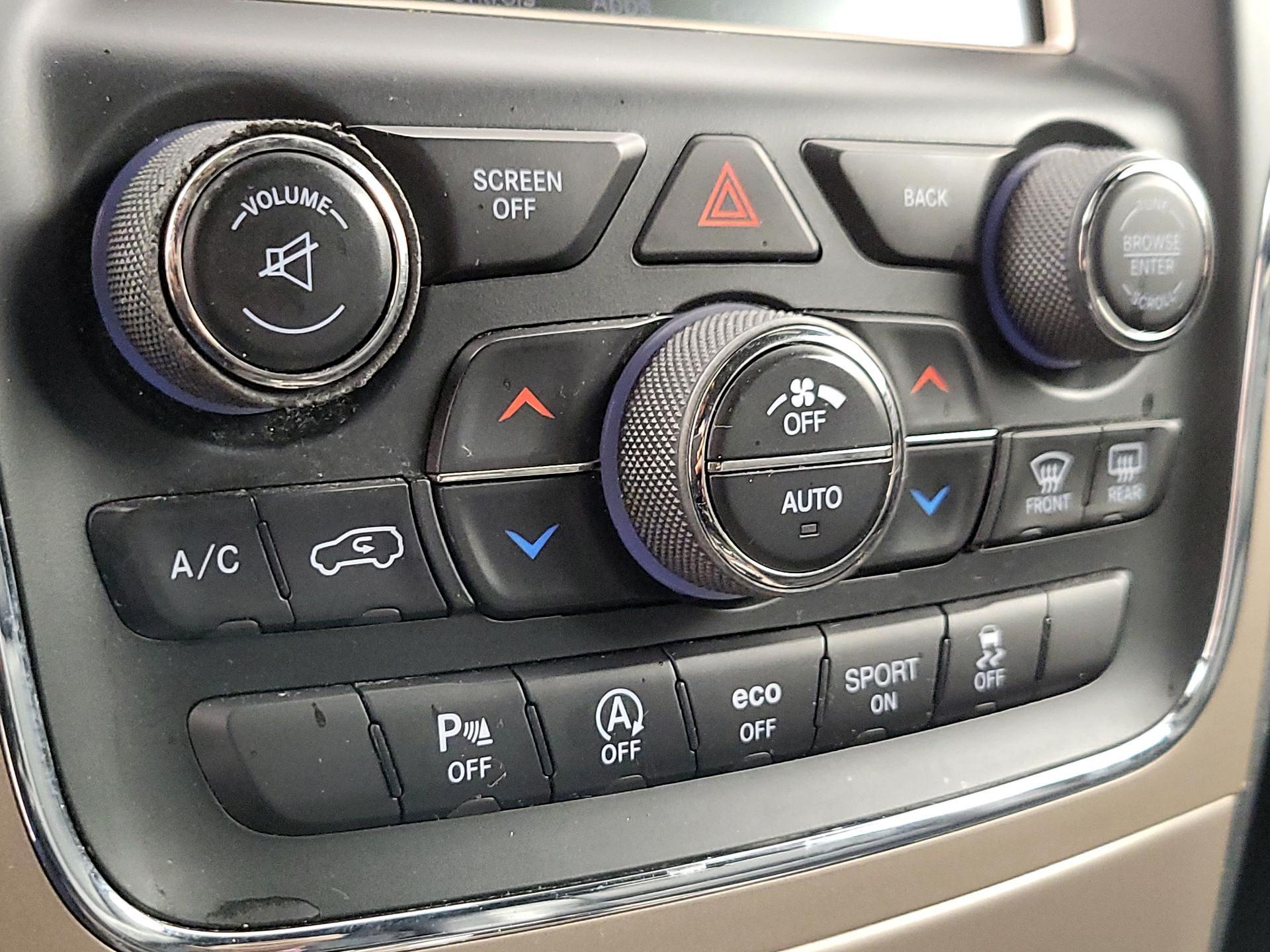 Thumbnail: 2016 Jeep Grand Cherokee - 17