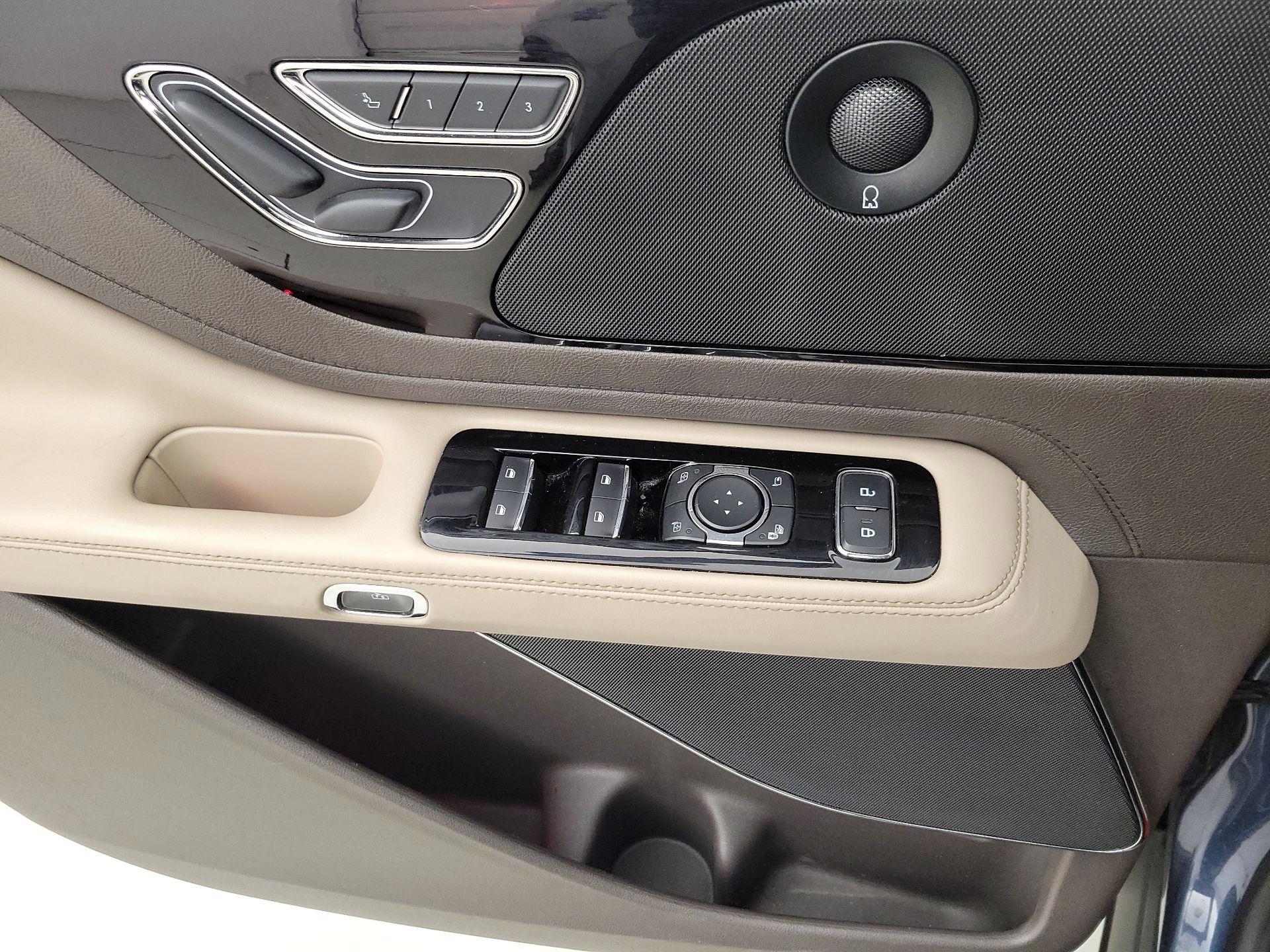 Thumbnail: 2020 Lincoln Aviator - 12