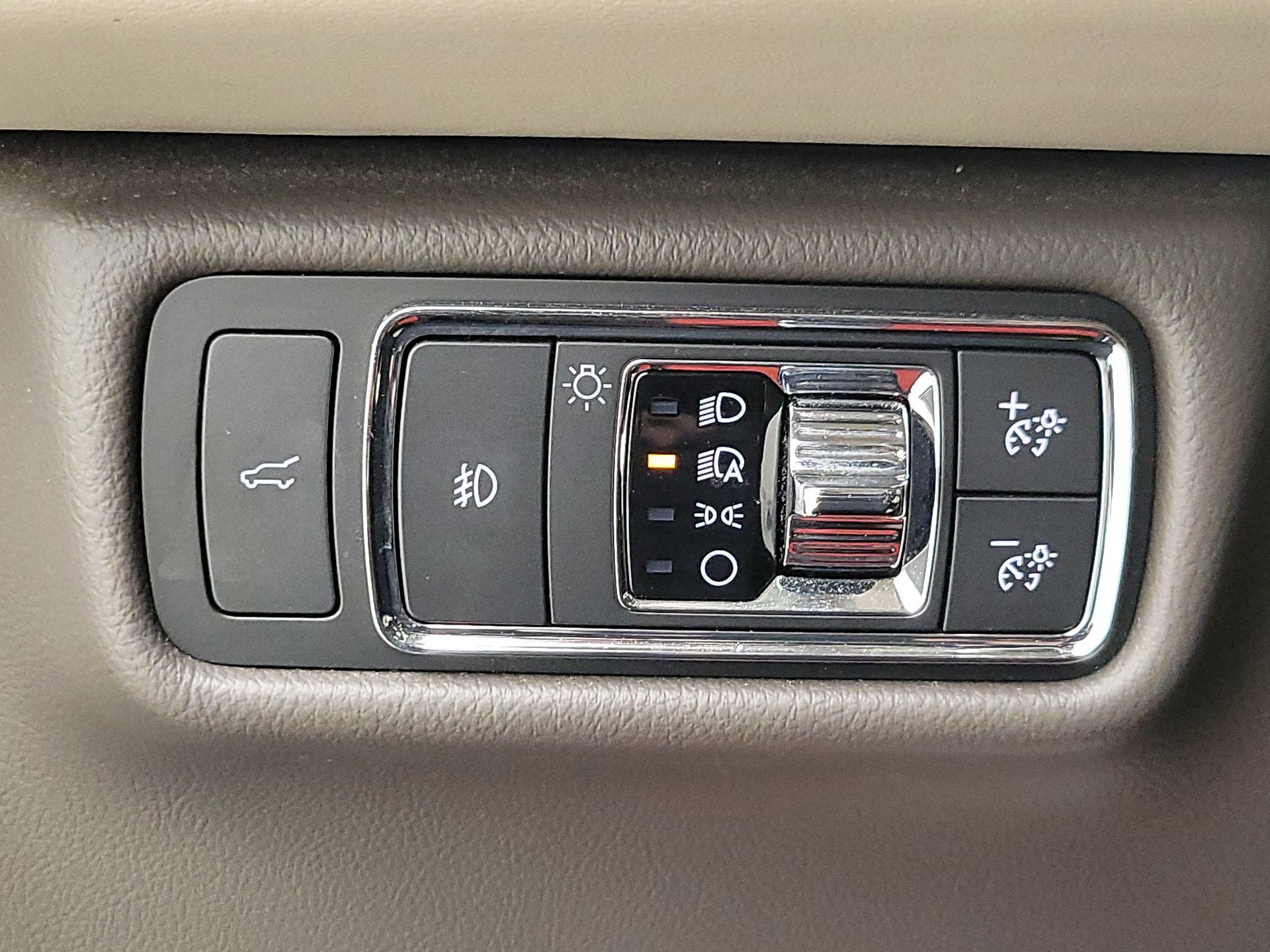 Thumbnail: 2020 Lincoln Aviator - 13