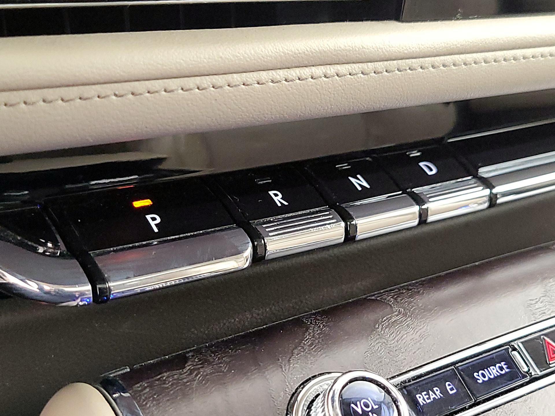 Thumbnail: 2020 Lincoln Aviator - 18