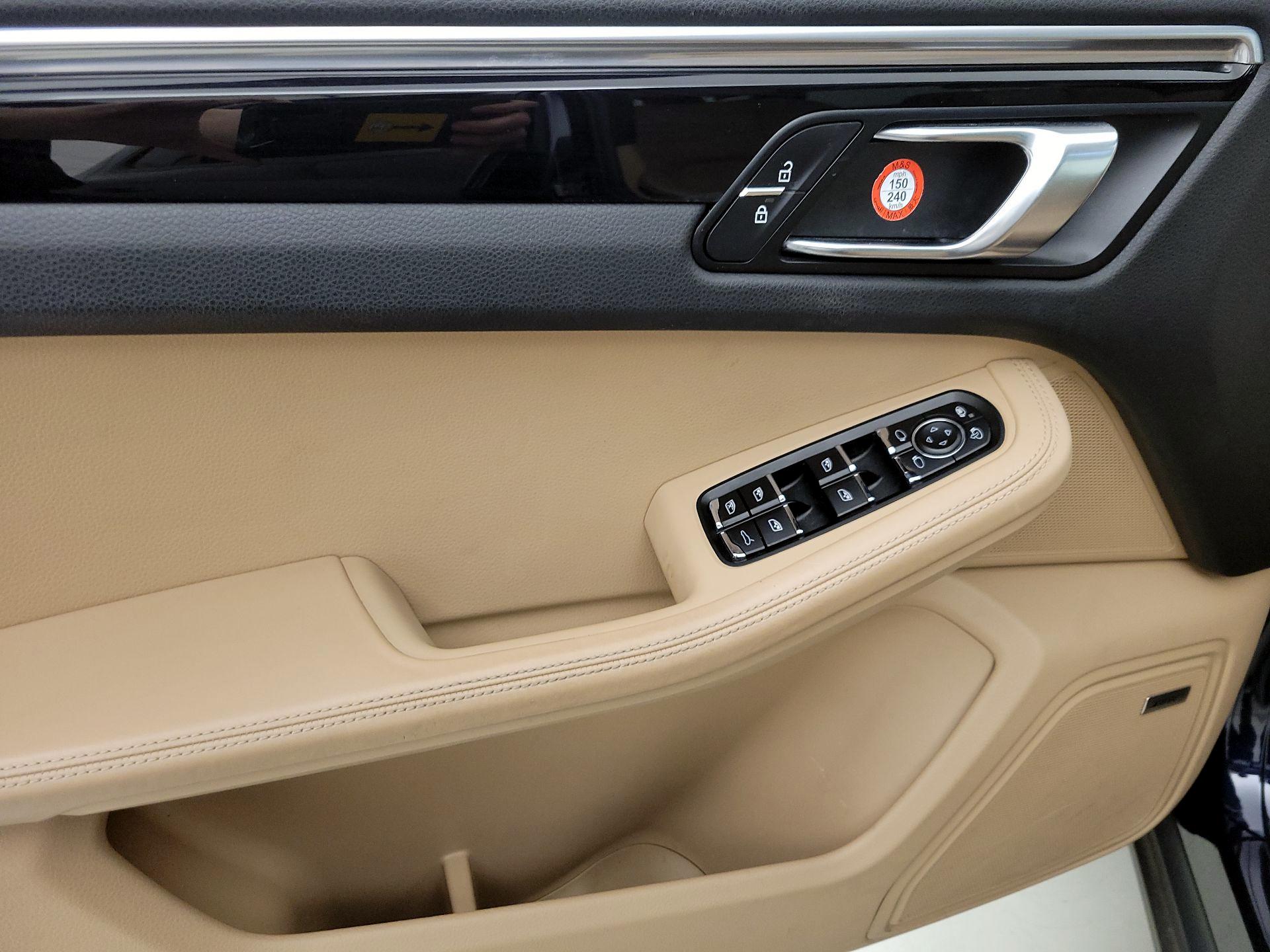 Thumbnail: 2021 Porsche Macan - 12