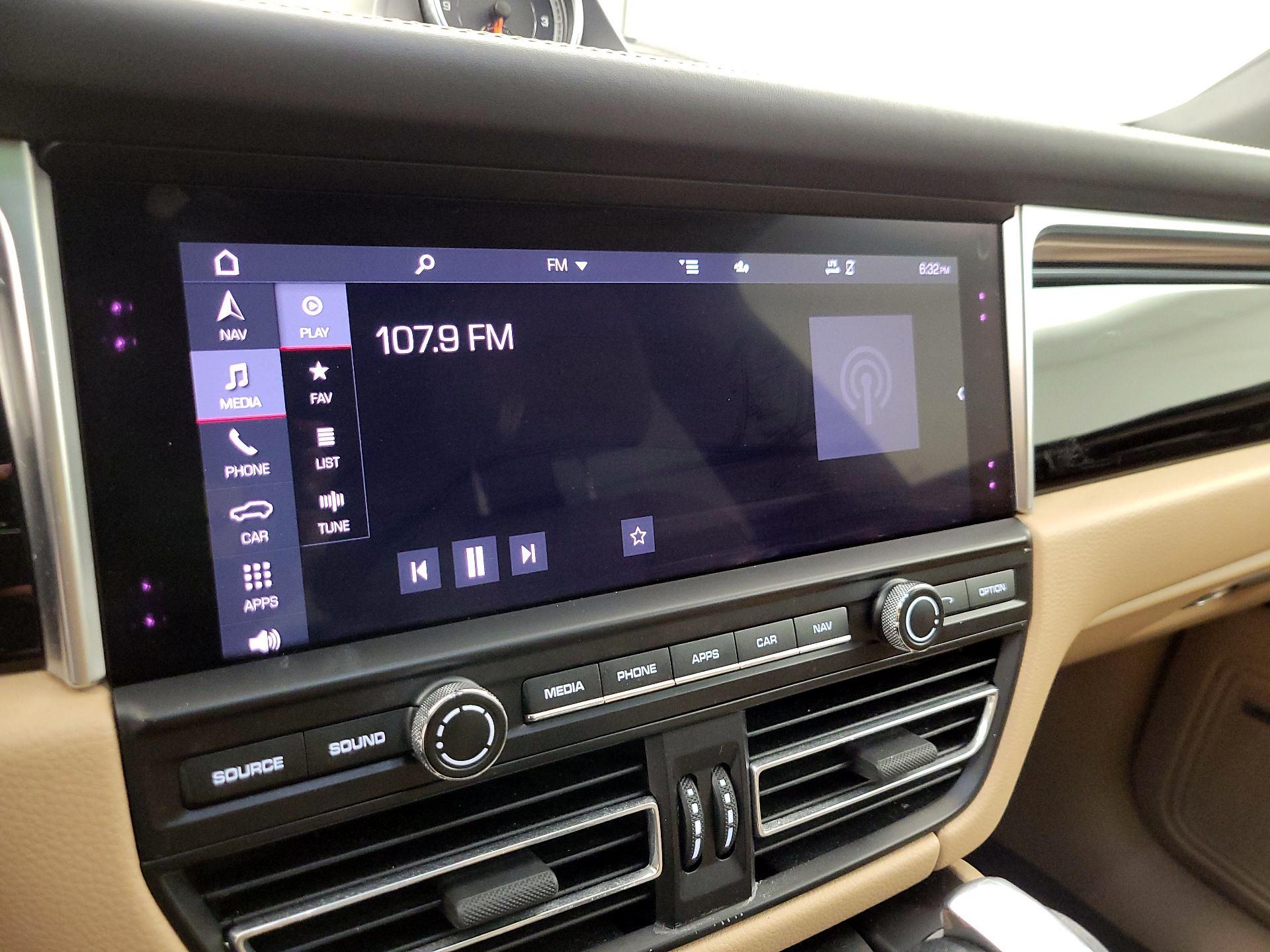 Thumbnail: 2021 Porsche Macan - 15