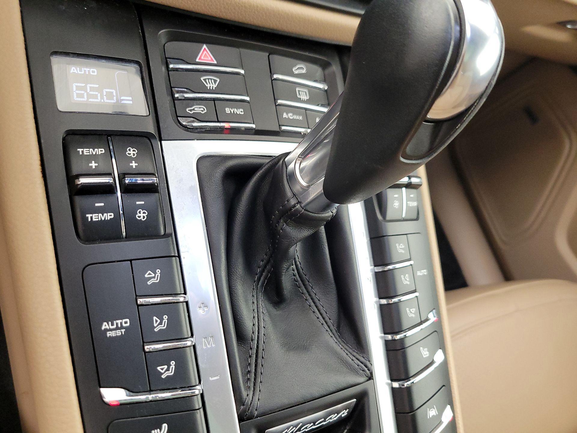 Thumbnail: 2021 Porsche Macan - 16