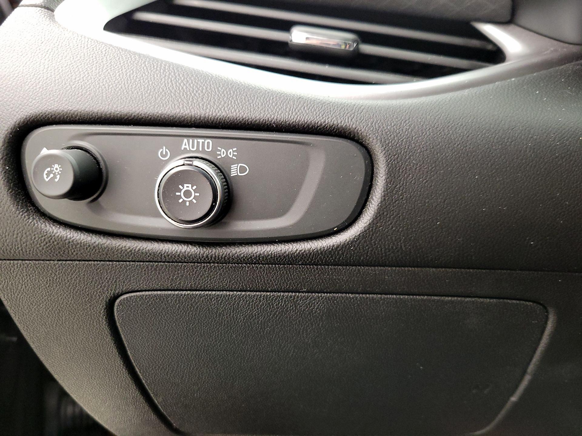 Thumbnail: 2020 Chevrolet Malibu - 13