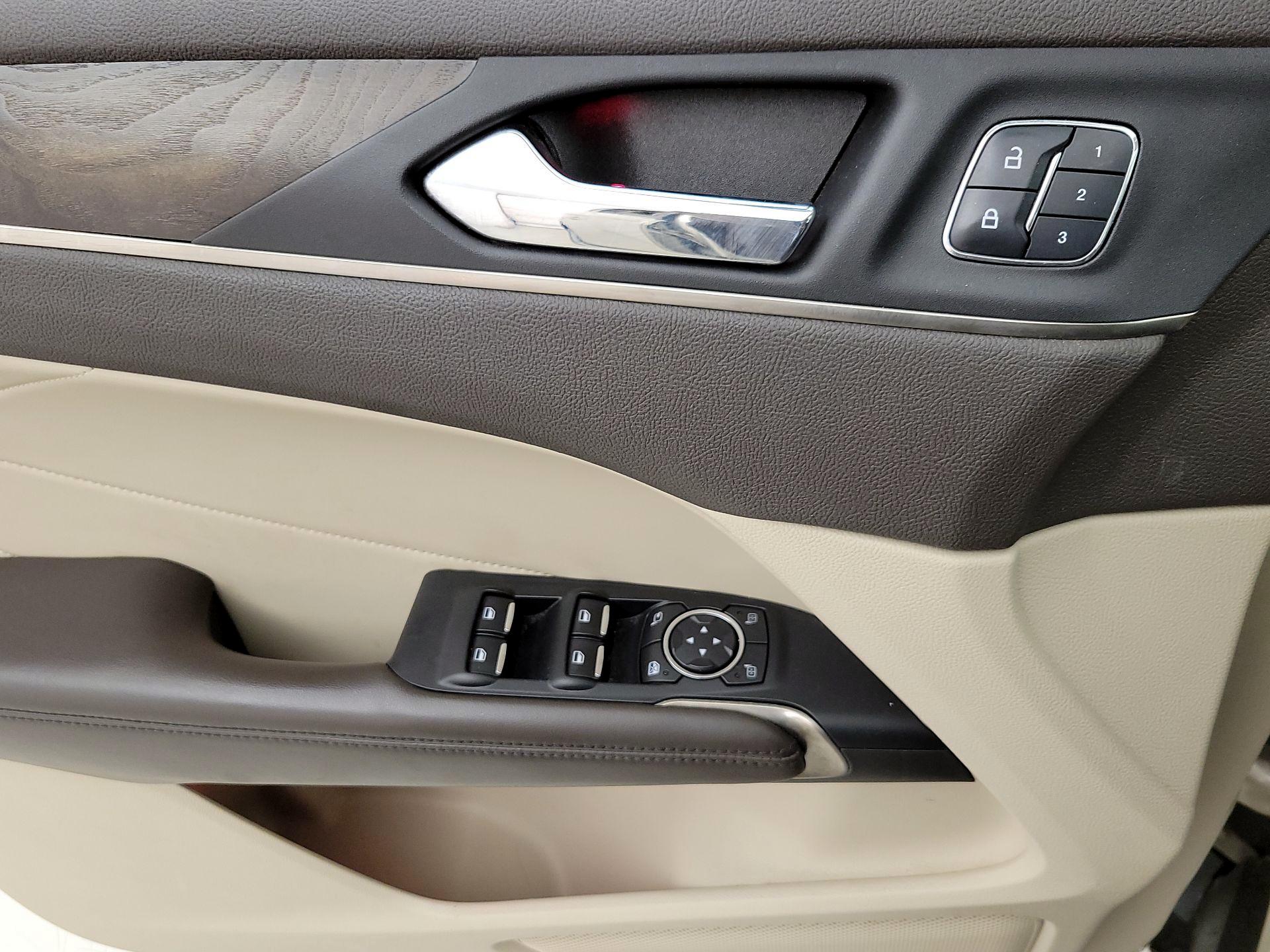 Thumbnail: 2017 Lincoln MKC - 12