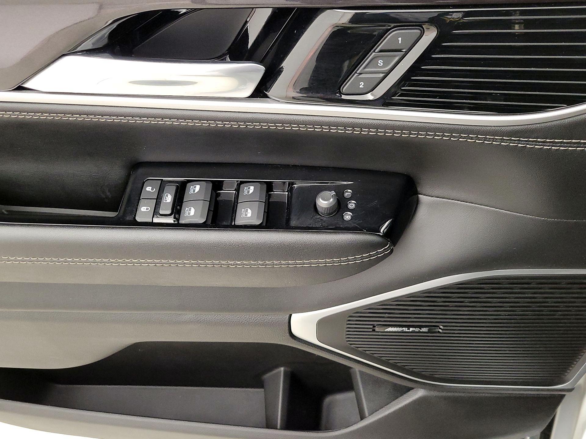 Thumbnail: 2023 Jeep Wagoneer - 12