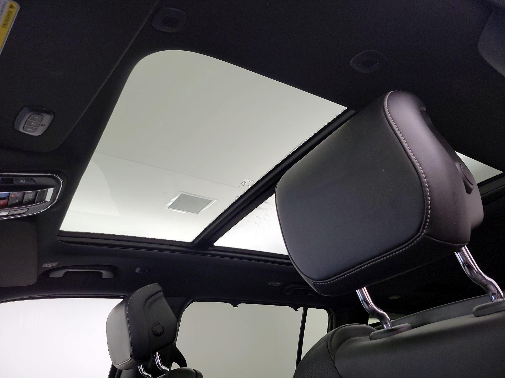 Thumbnail: 2023 Jeep Wagoneer - 20