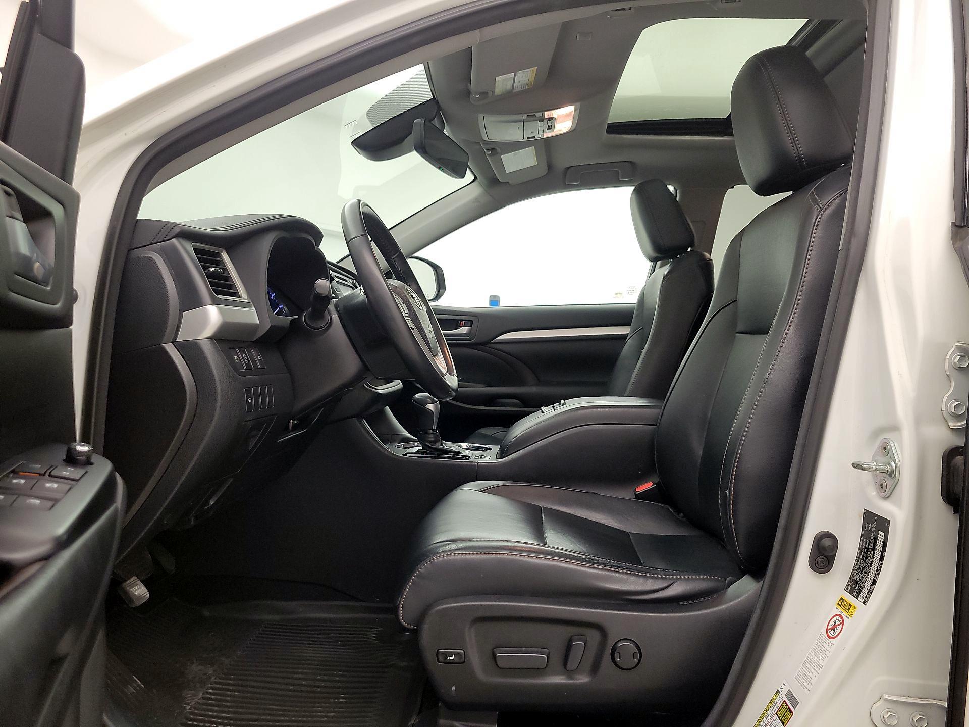 Thumbnail: 2018 Toyota Highlander - 11