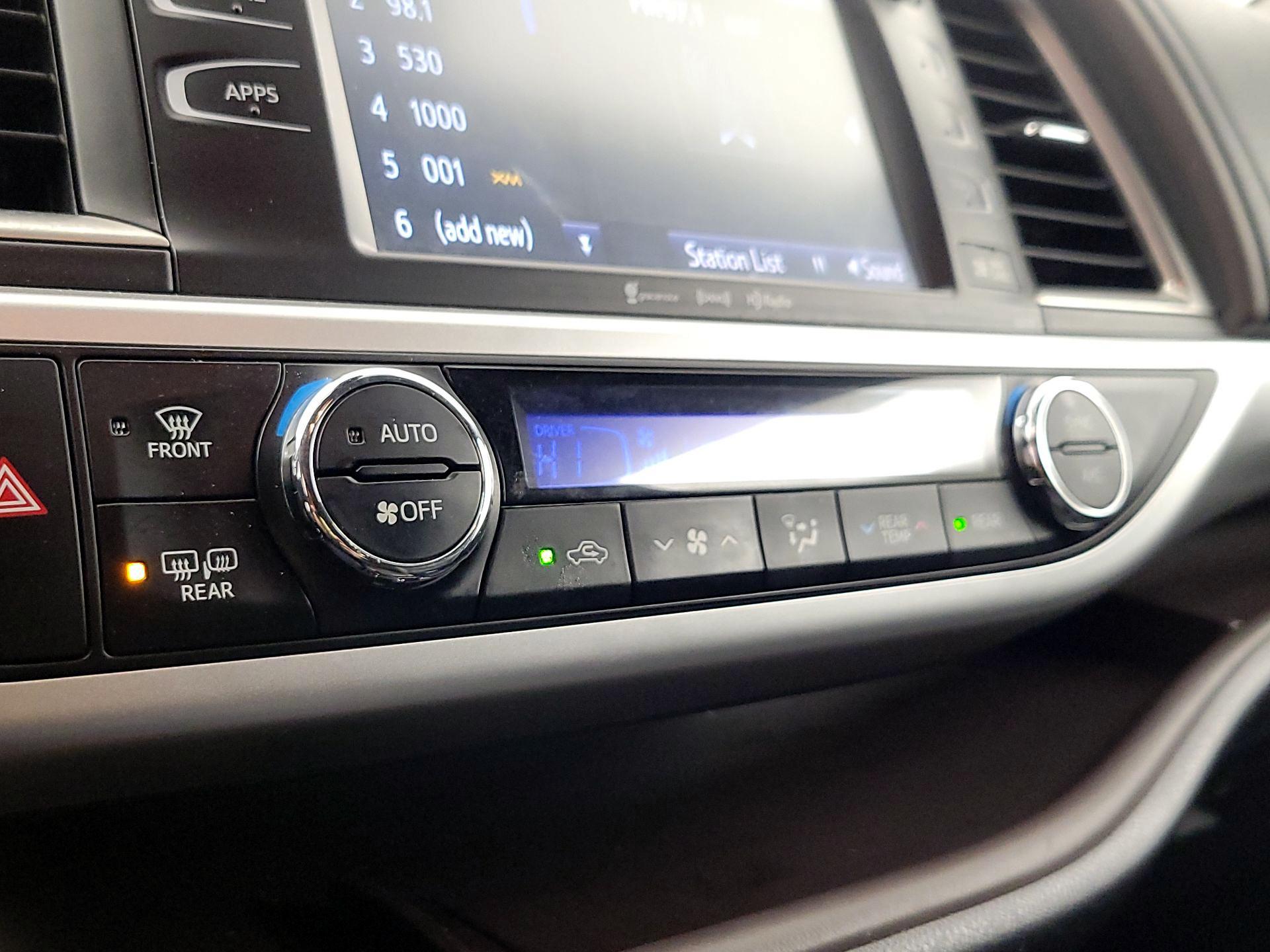 Thumbnail: 2018 Toyota Highlander - 17