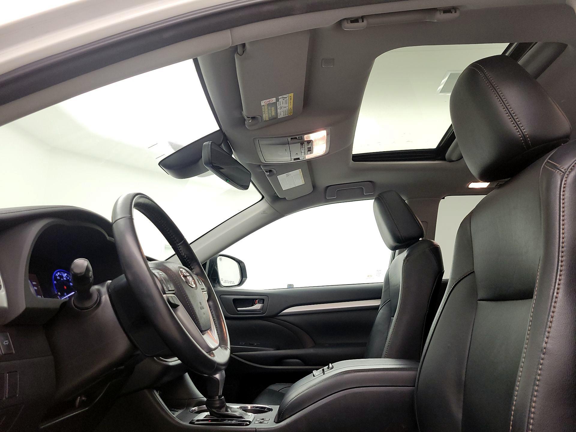 Thumbnail: 2018 Toyota Highlander - 20