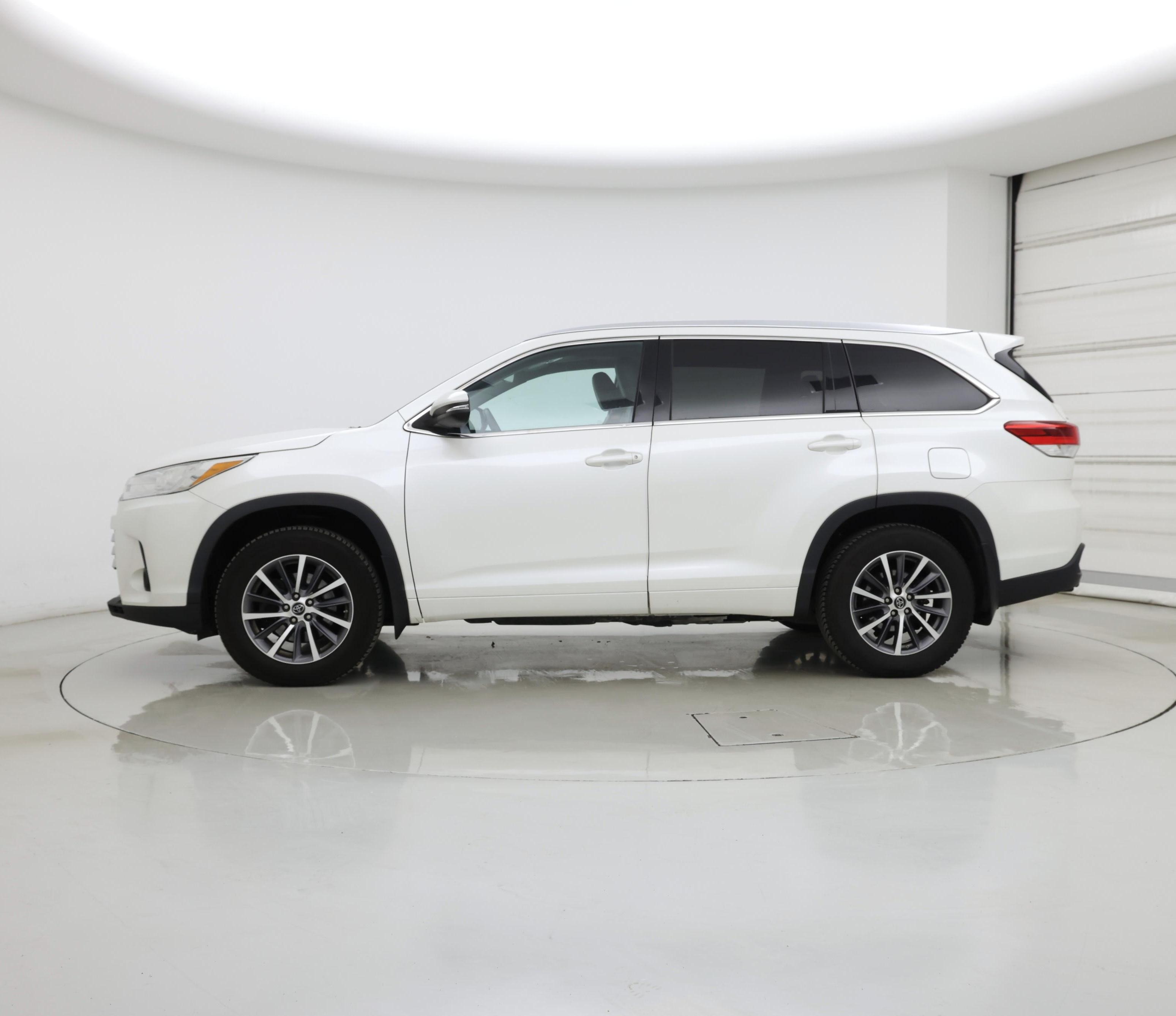 Thumbnail: 2018 Toyota Highlander - 3