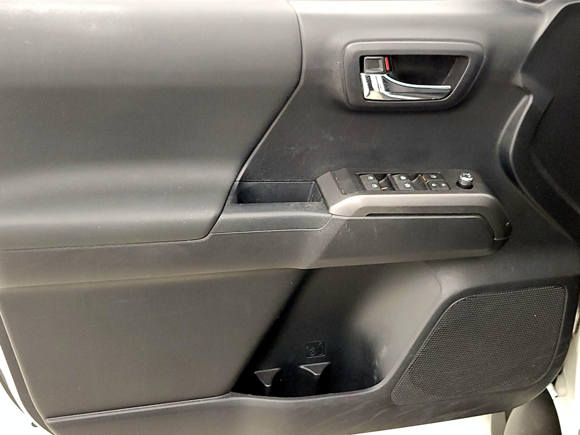 Thumbnail: 2018 Toyota Tacoma - 12