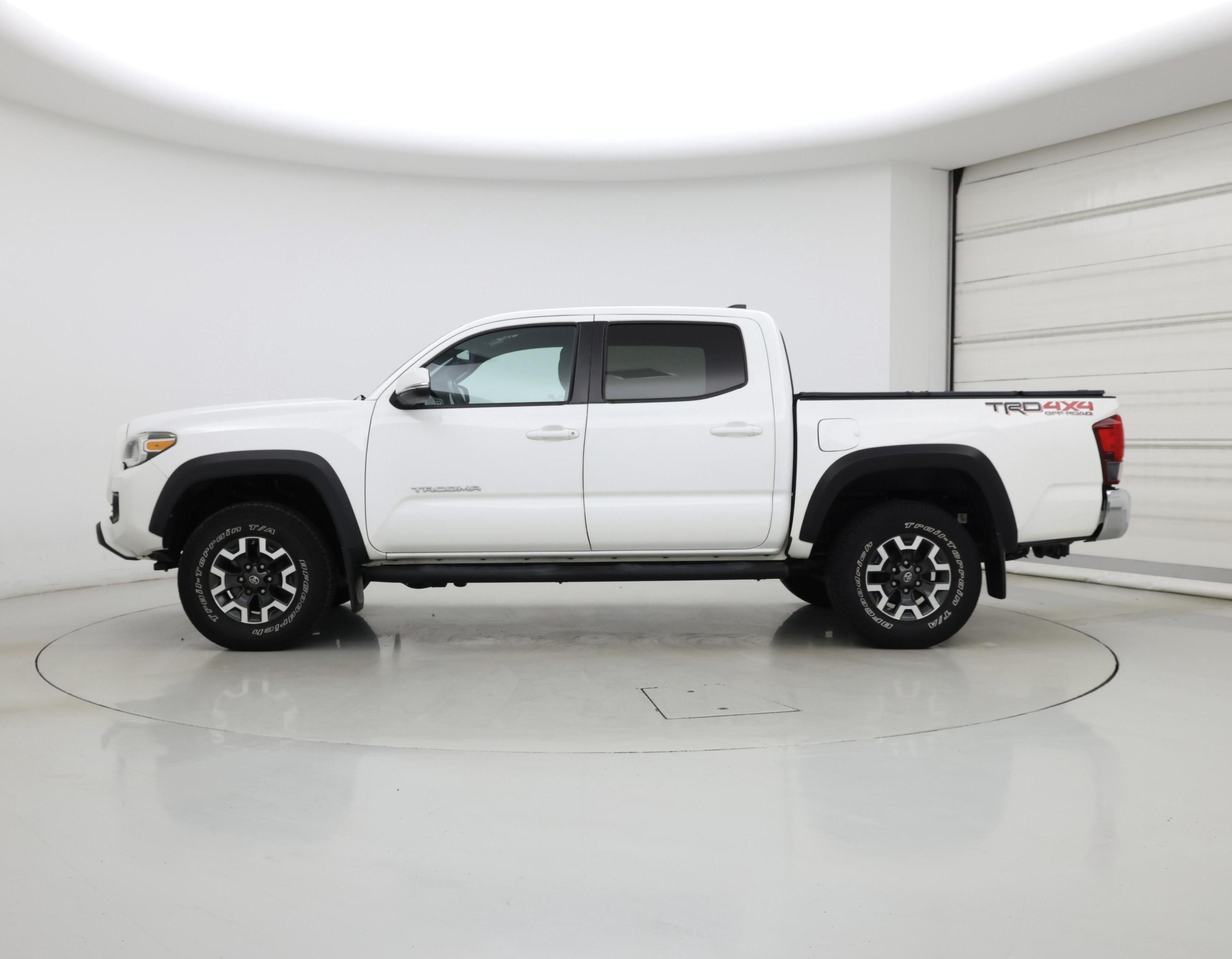 Thumbnail: 2018 Toyota Tacoma - 3