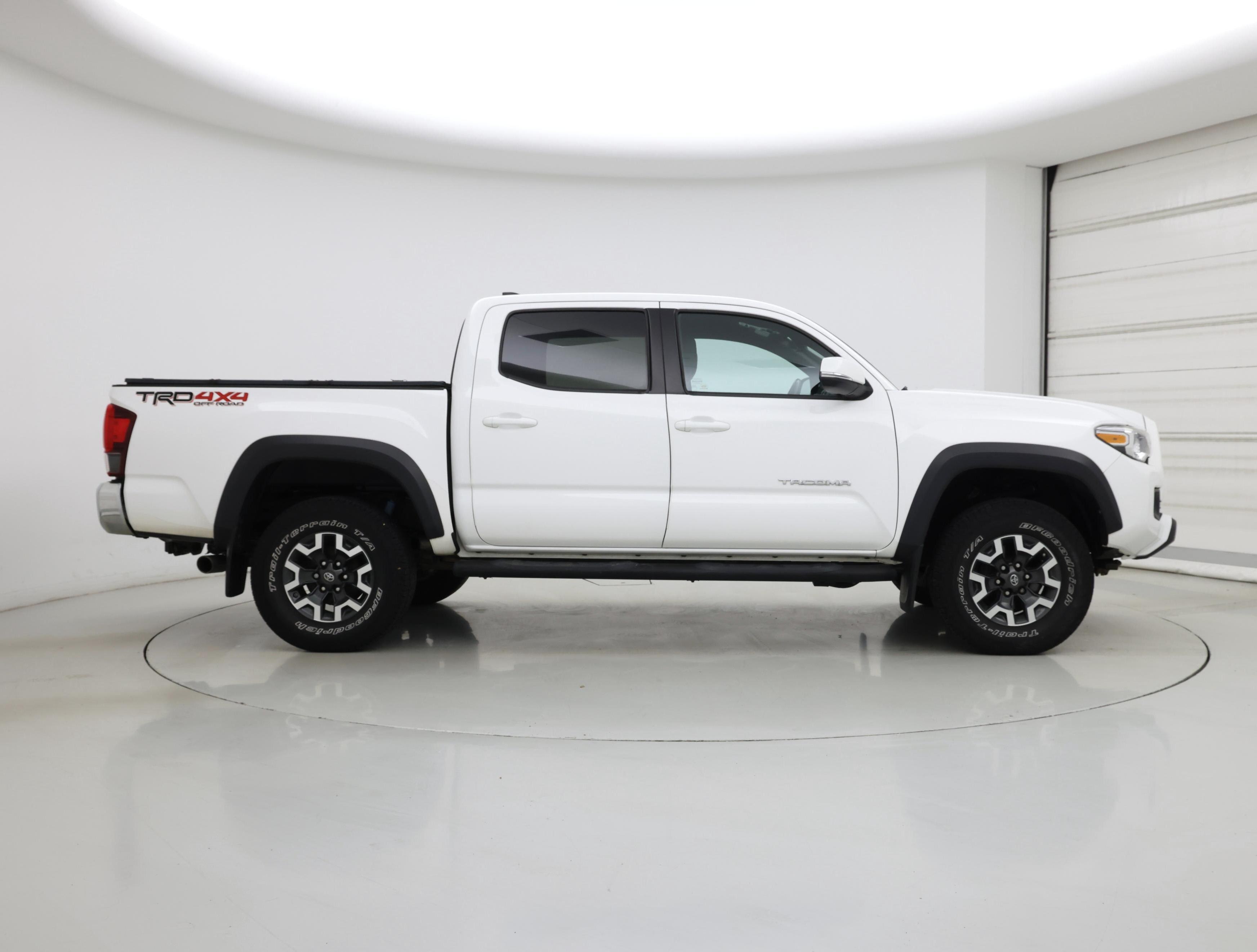 Thumbnail: 2018 Toyota Tacoma - 7