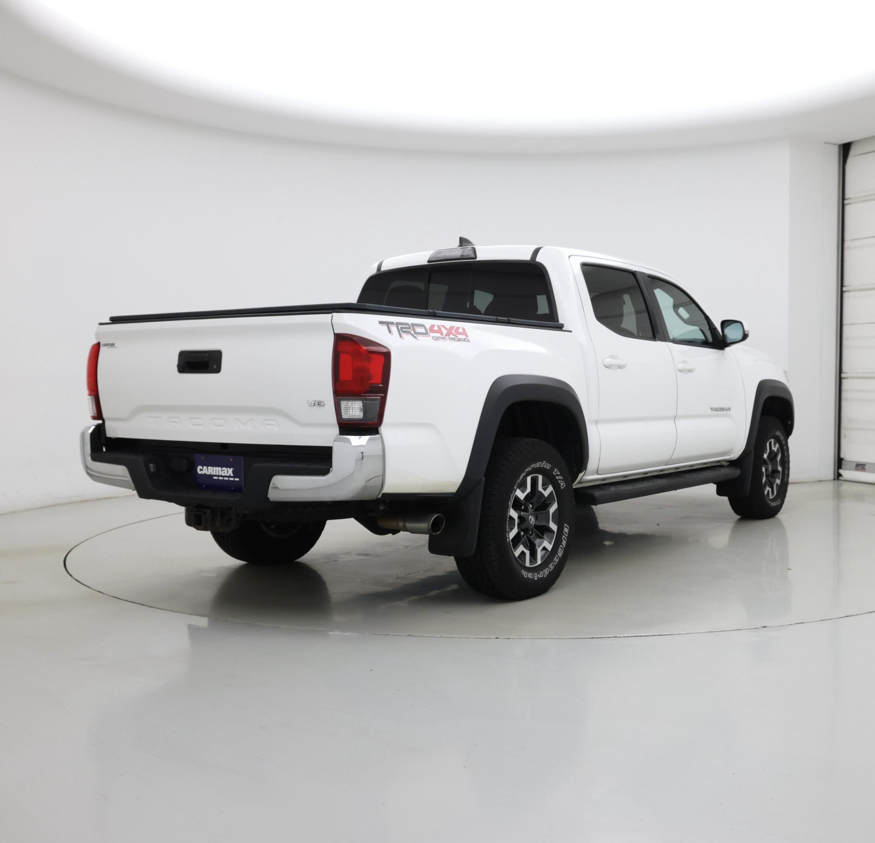 Thumbnail: 2018 Toyota Tacoma - 8