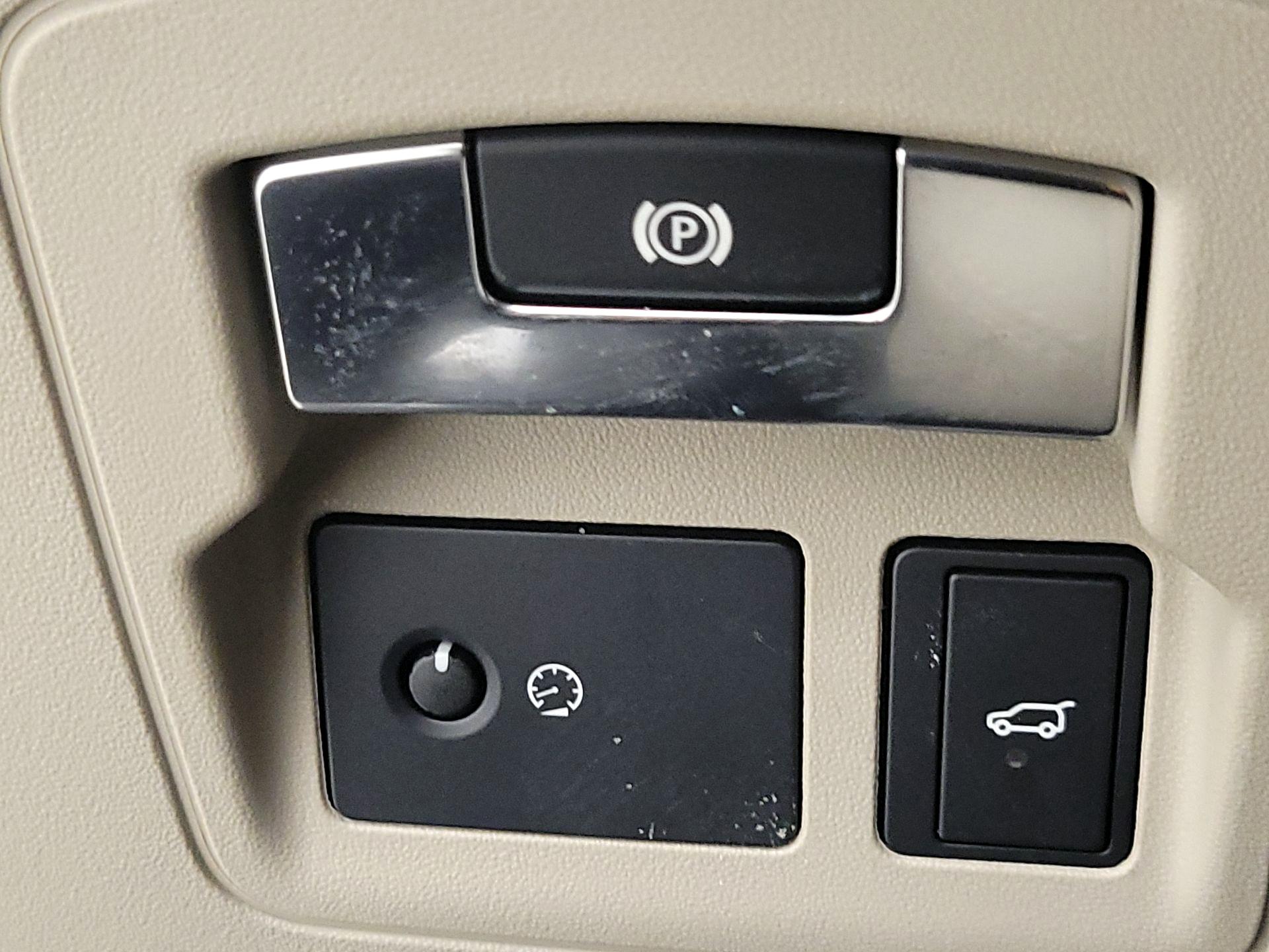 Thumbnail: 2018 Land Rover Range Rover Velar - 13