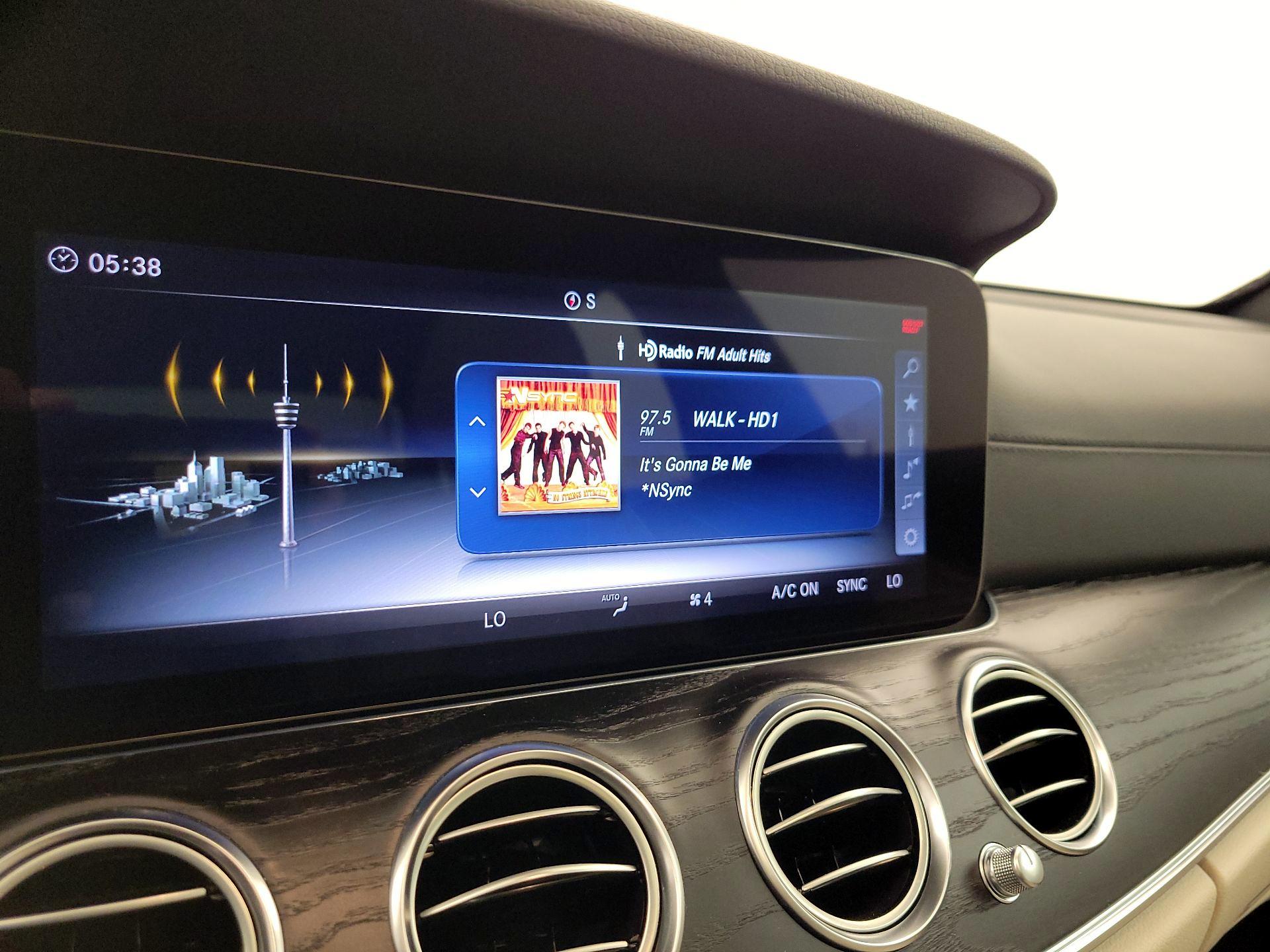 Thumbnail: 2018 Mercedes-Benz E-Class - 16