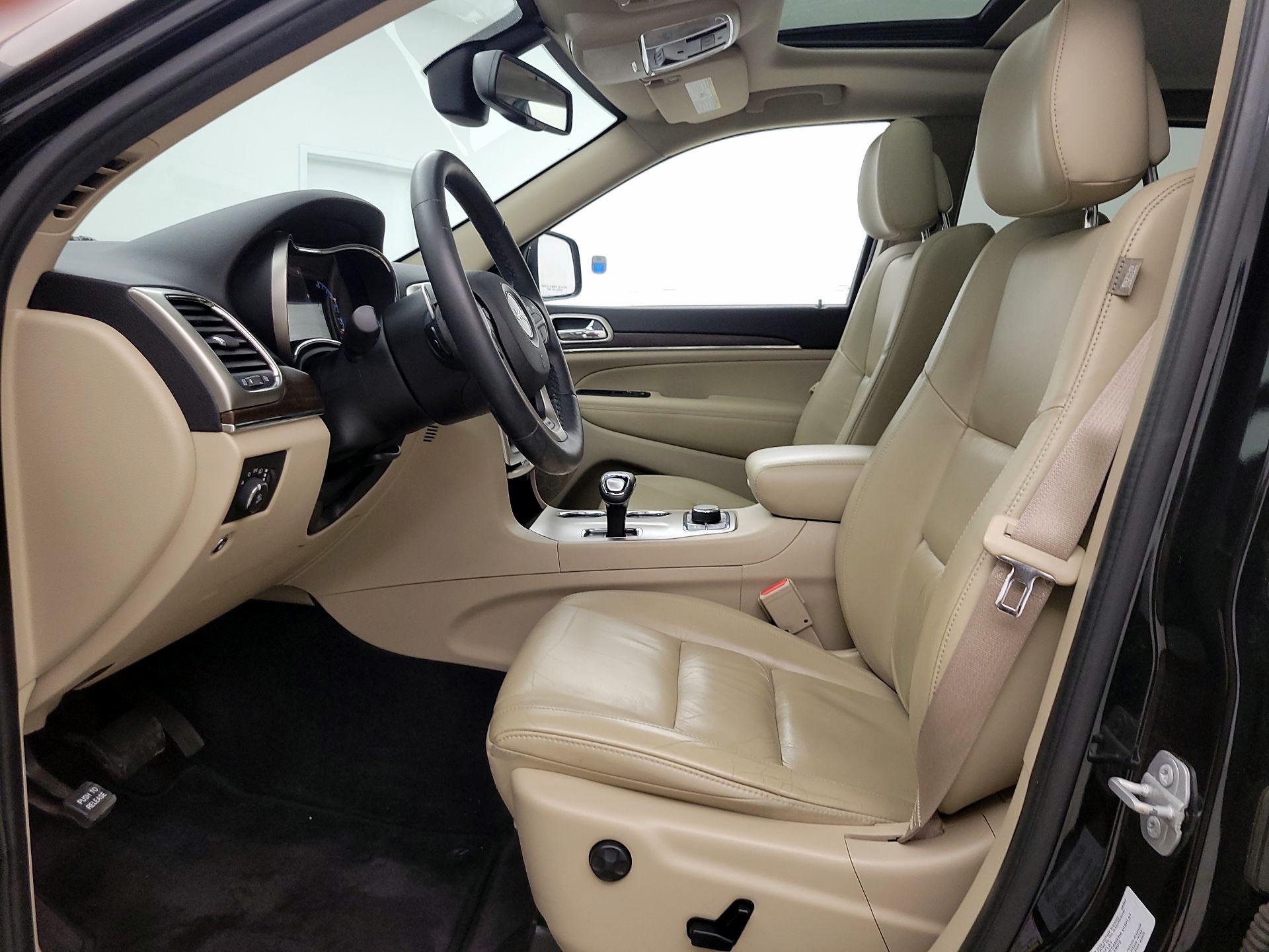 Thumbnail: 2015 Jeep Grand Cherokee - 11