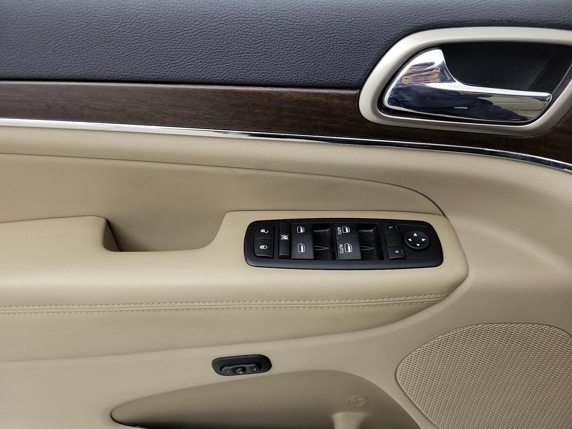 Thumbnail: 2015 Jeep Grand Cherokee - 12