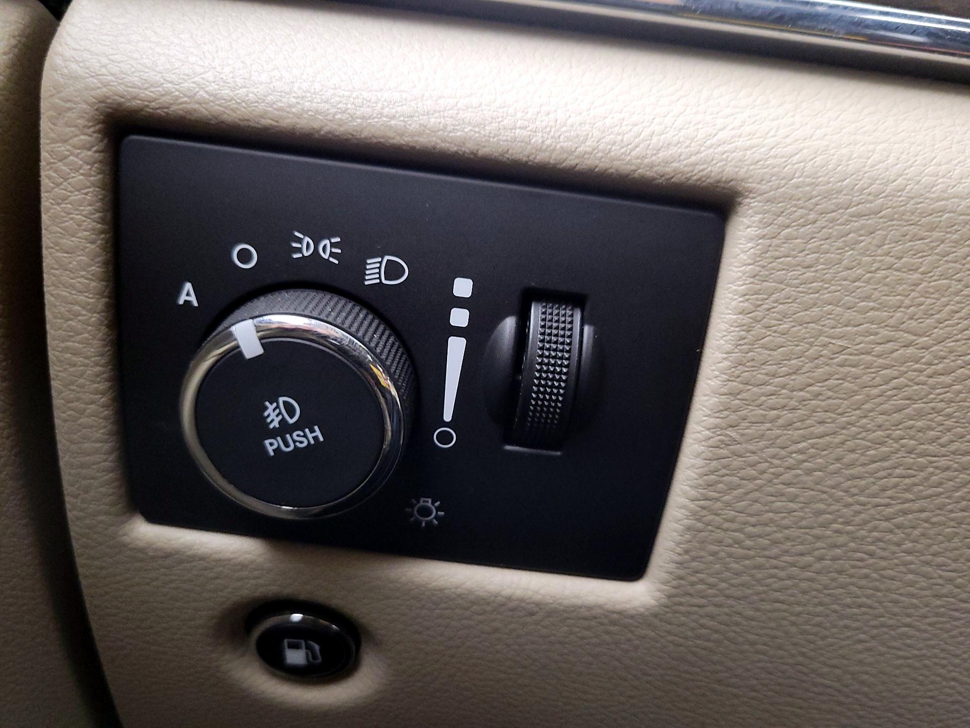 Thumbnail: 2015 Jeep Grand Cherokee - 13