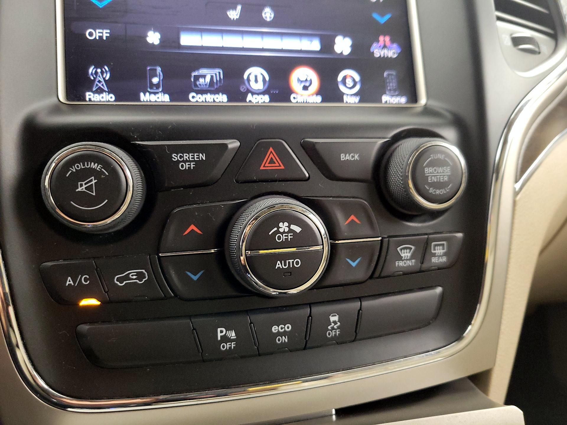 Thumbnail: 2015 Jeep Grand Cherokee - 17