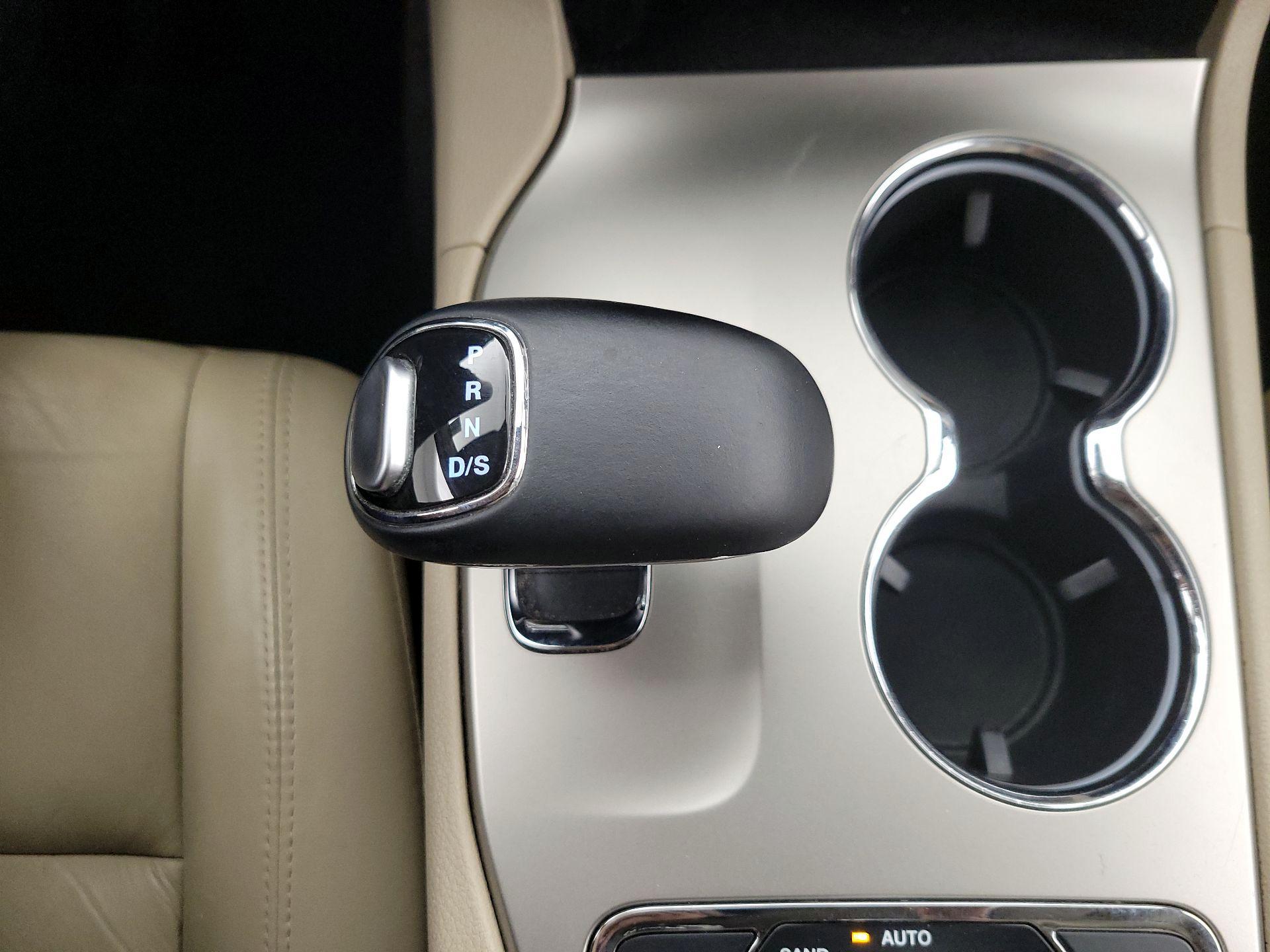 Thumbnail: 2015 Jeep Grand Cherokee - 18