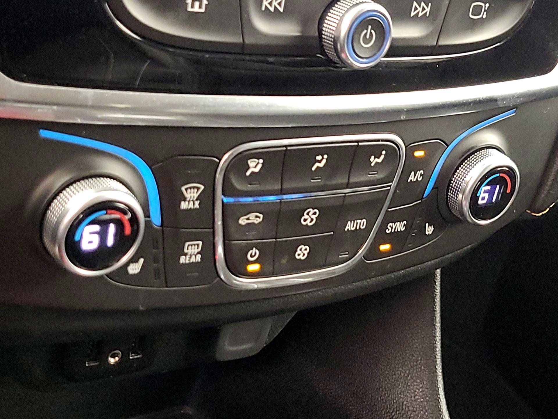 Thumbnail: 2019 Chevrolet Traverse - 16