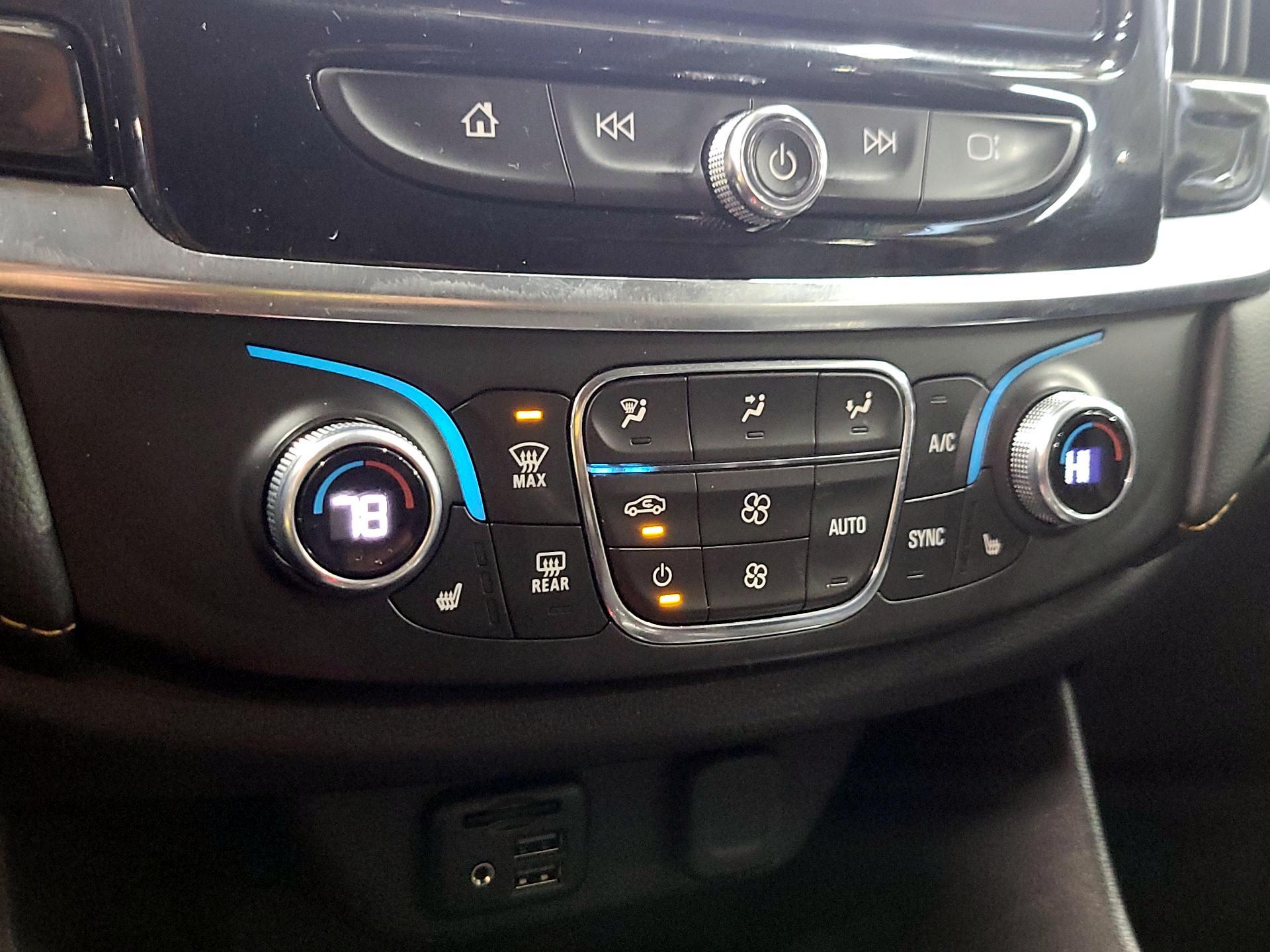 Thumbnail: 2021 Chevrolet Traverse - 17