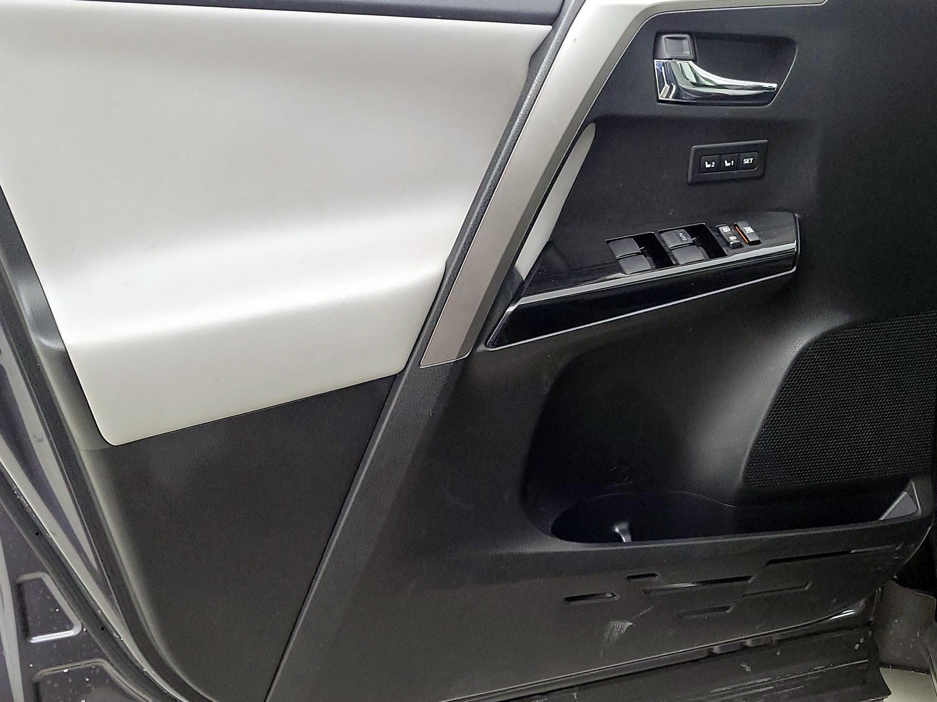 Thumbnail: 2017 Toyota RAV4 - 12