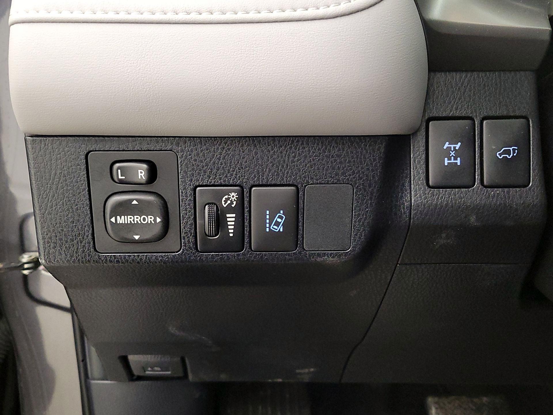 Thumbnail: 2017 Toyota RAV4 - 13