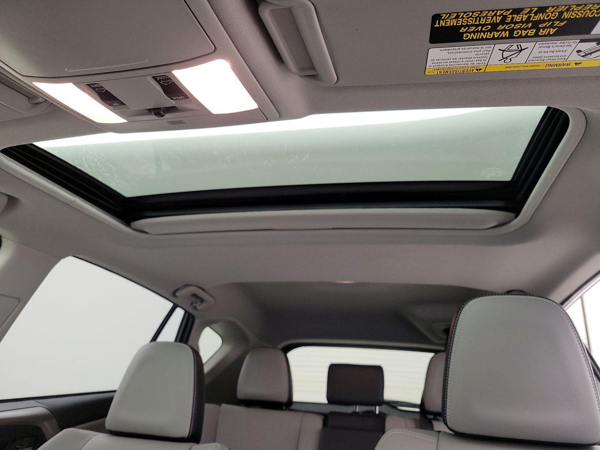 Thumbnail: 2017 Toyota RAV4 - 20