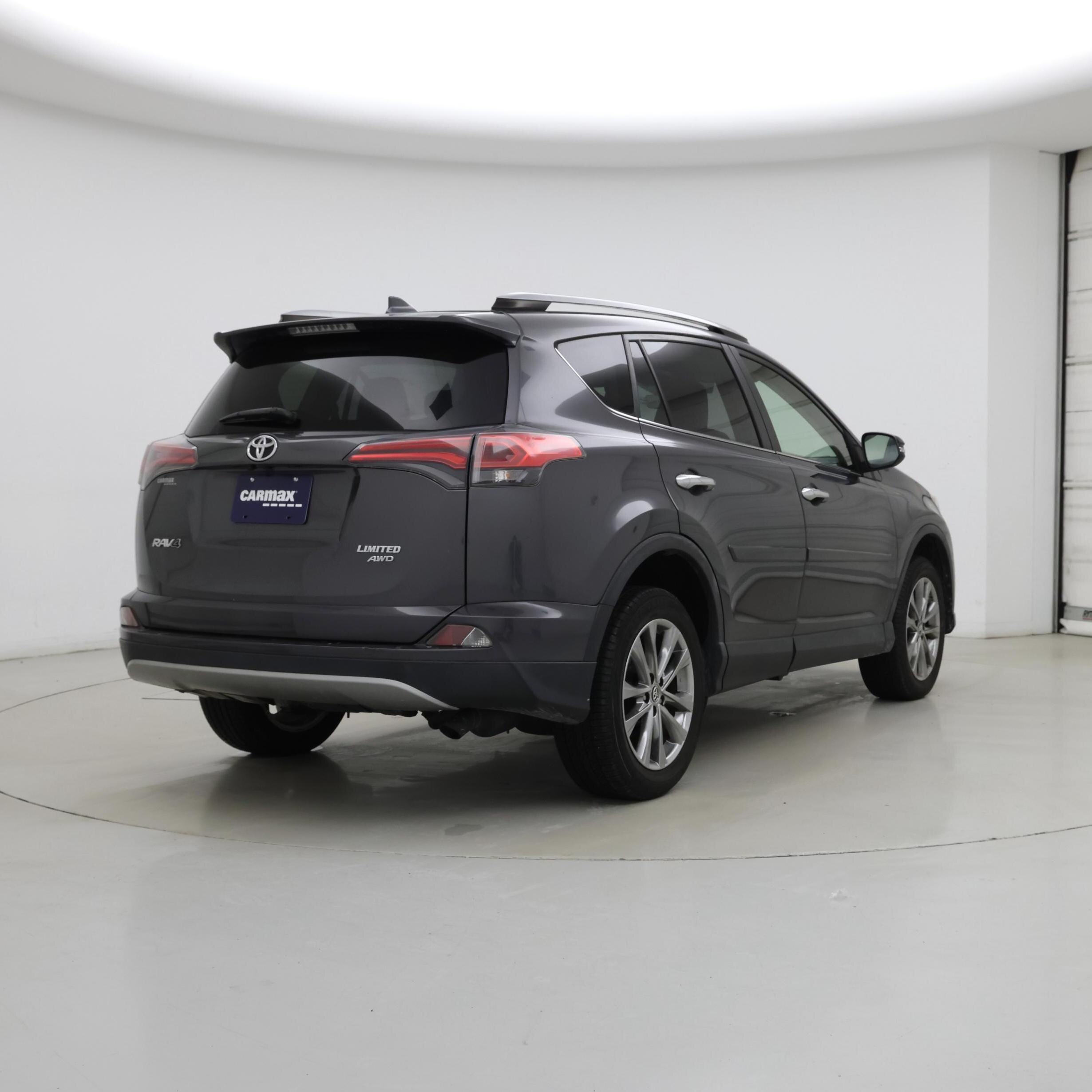 Thumbnail: 2017 Toyota RAV4 - 8