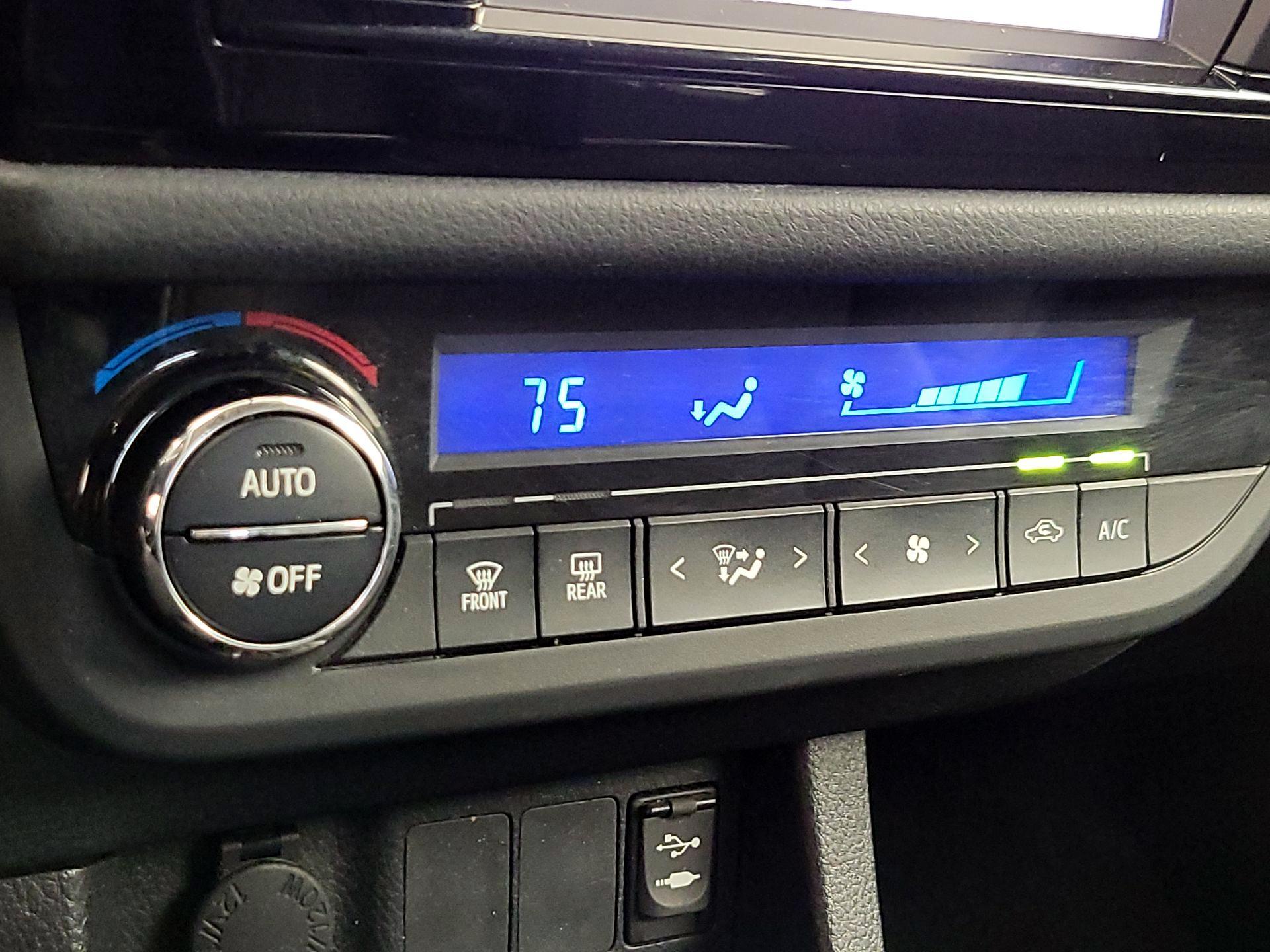 Thumbnail: 2014 Toyota Corolla - 17