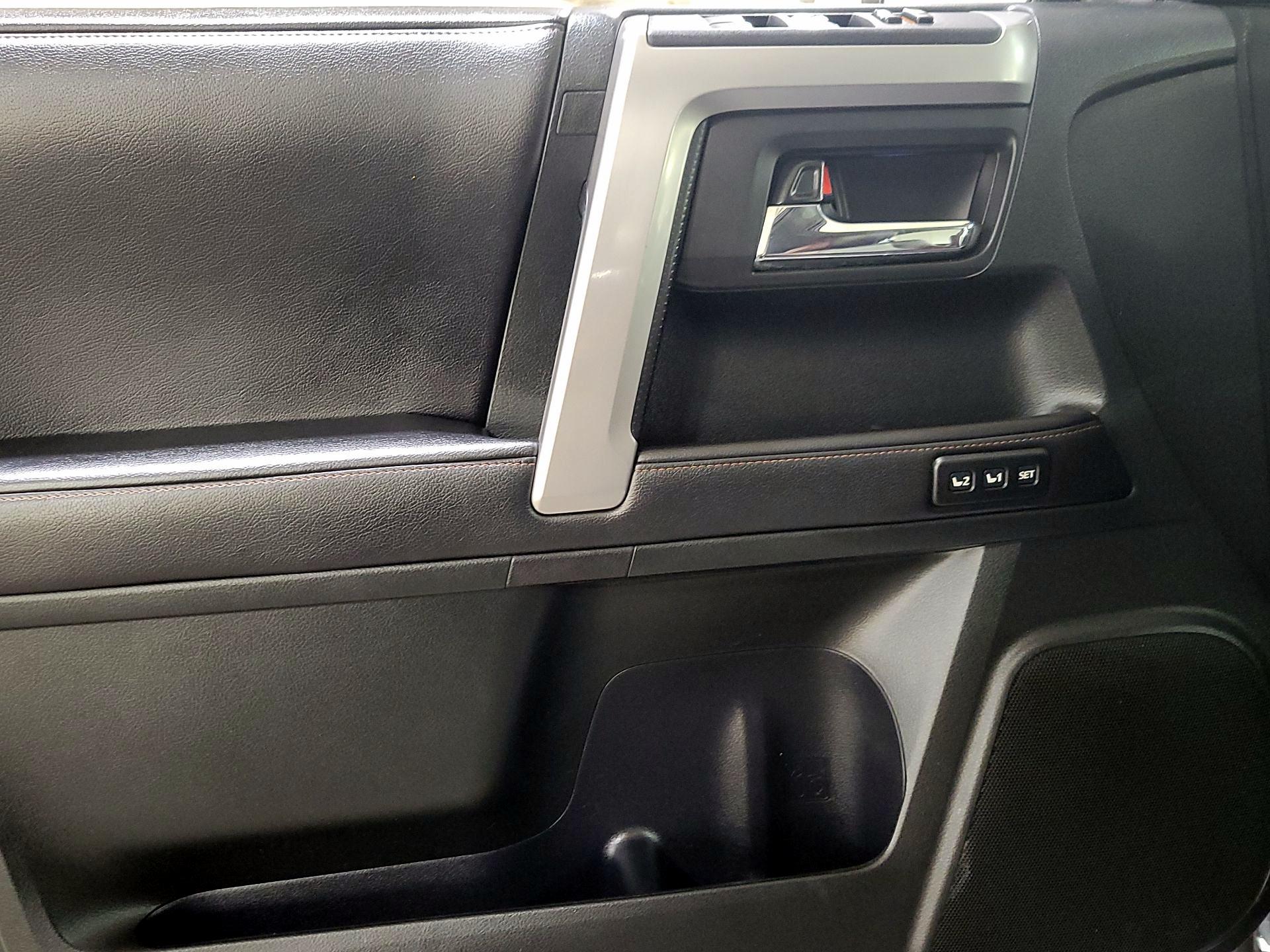 Thumbnail: 2016 Toyota 4Runner - 12