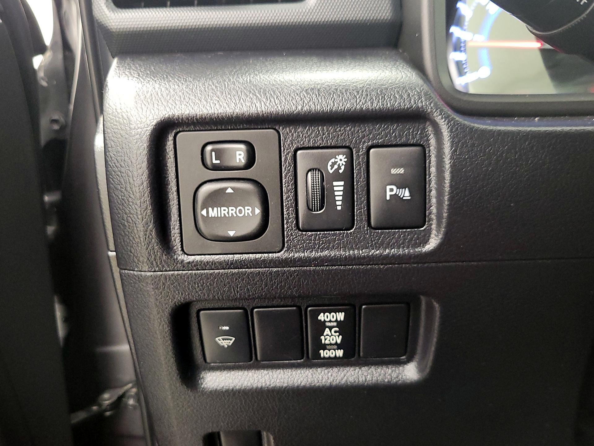 Thumbnail: 2016 Toyota 4Runner - 13