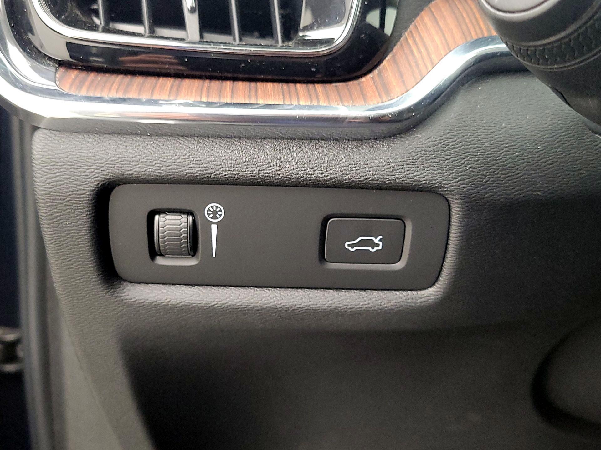 Thumbnail: 2019 Volvo S60 - 13