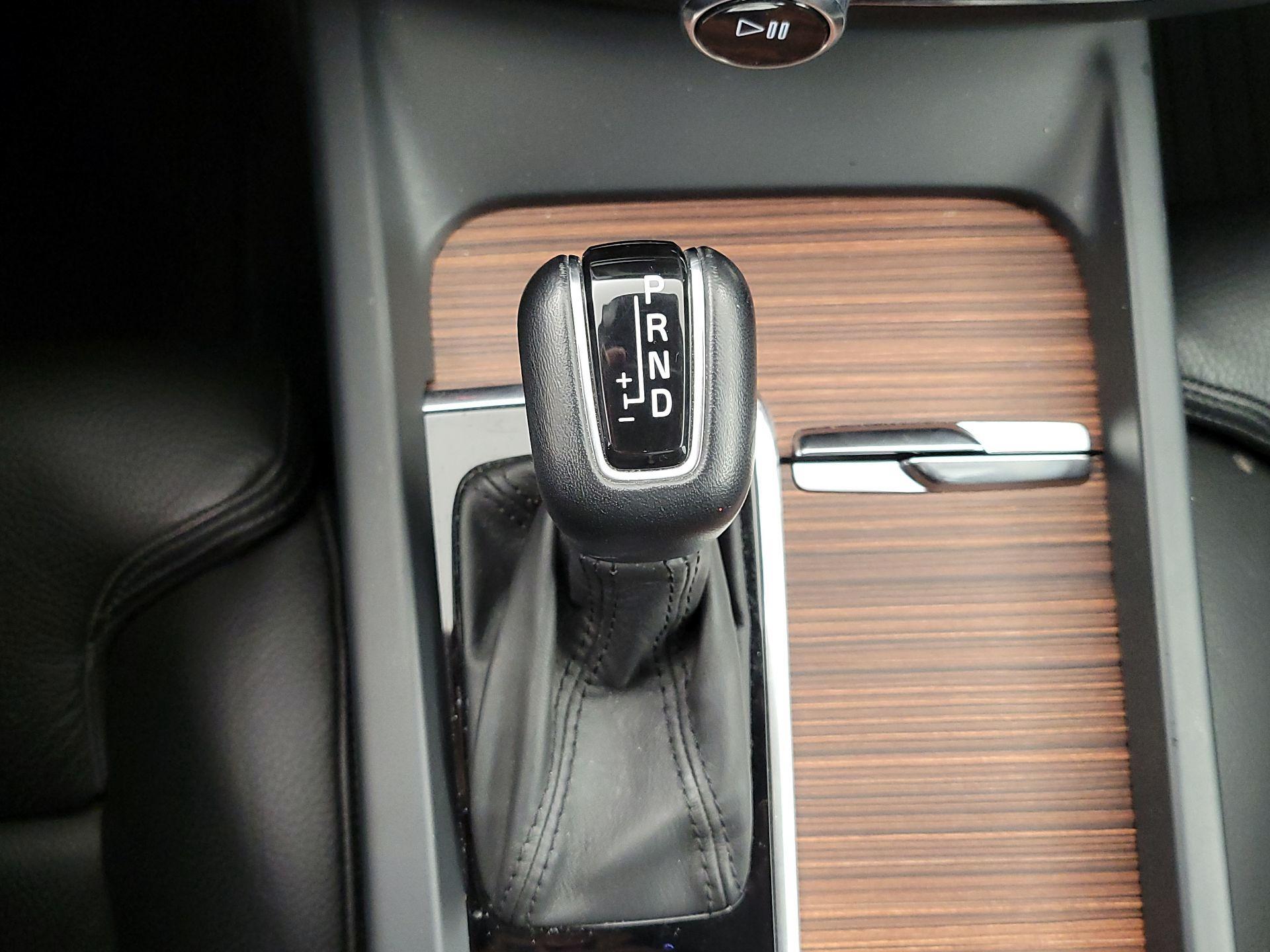 Thumbnail: 2019 Volvo S60 - 18