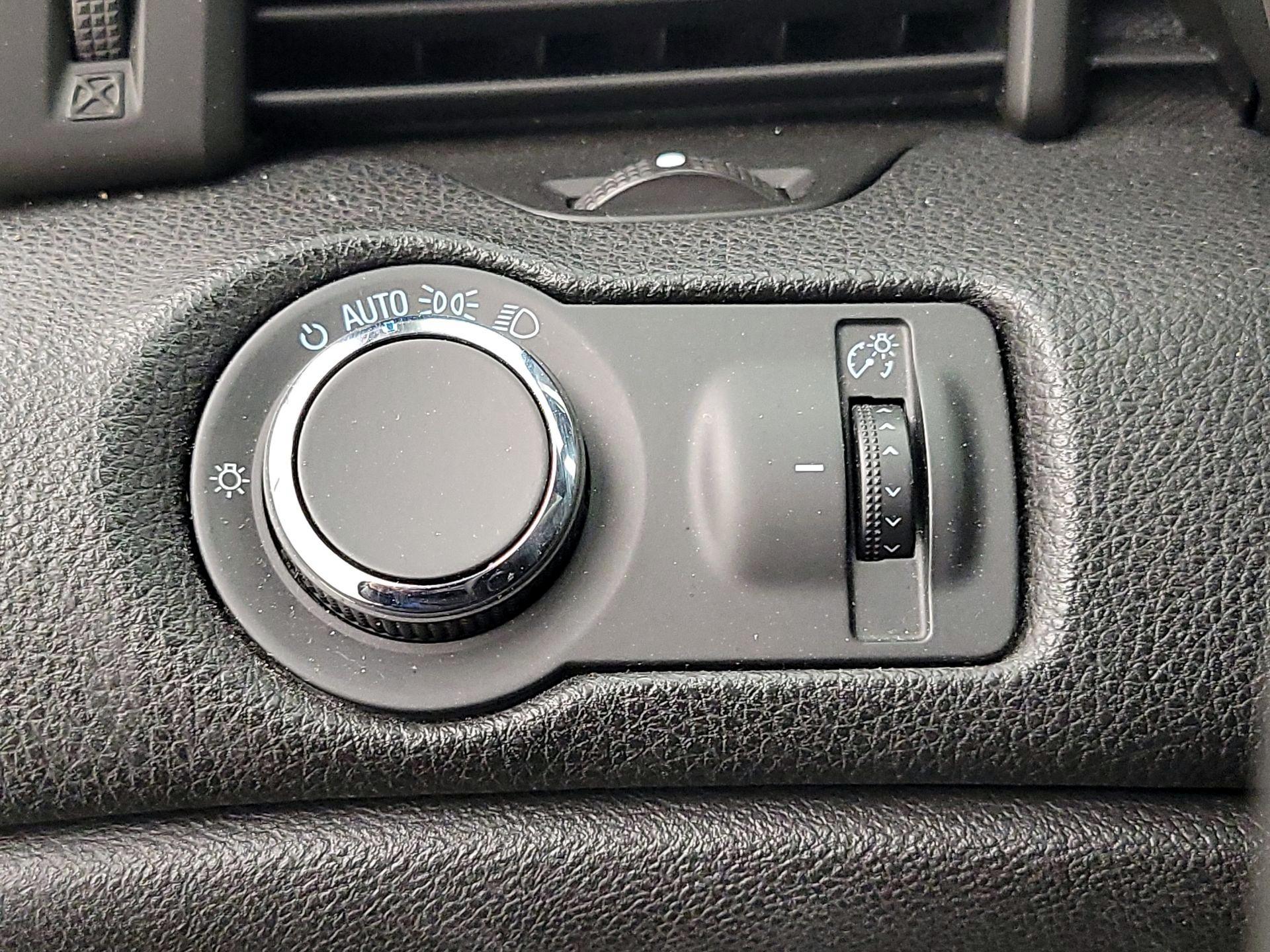 Thumbnail: 2014 Chevrolet Malibu - 13