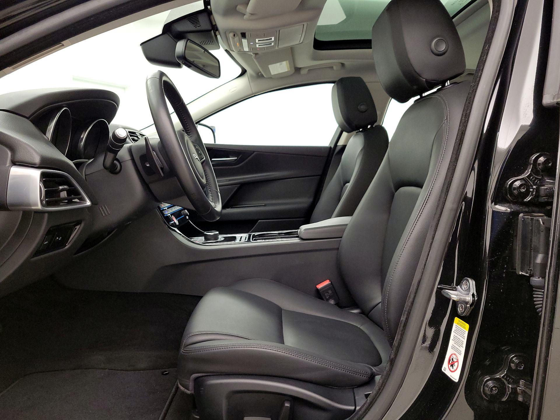 Thumbnail: 2017 Jaguar XE - 11