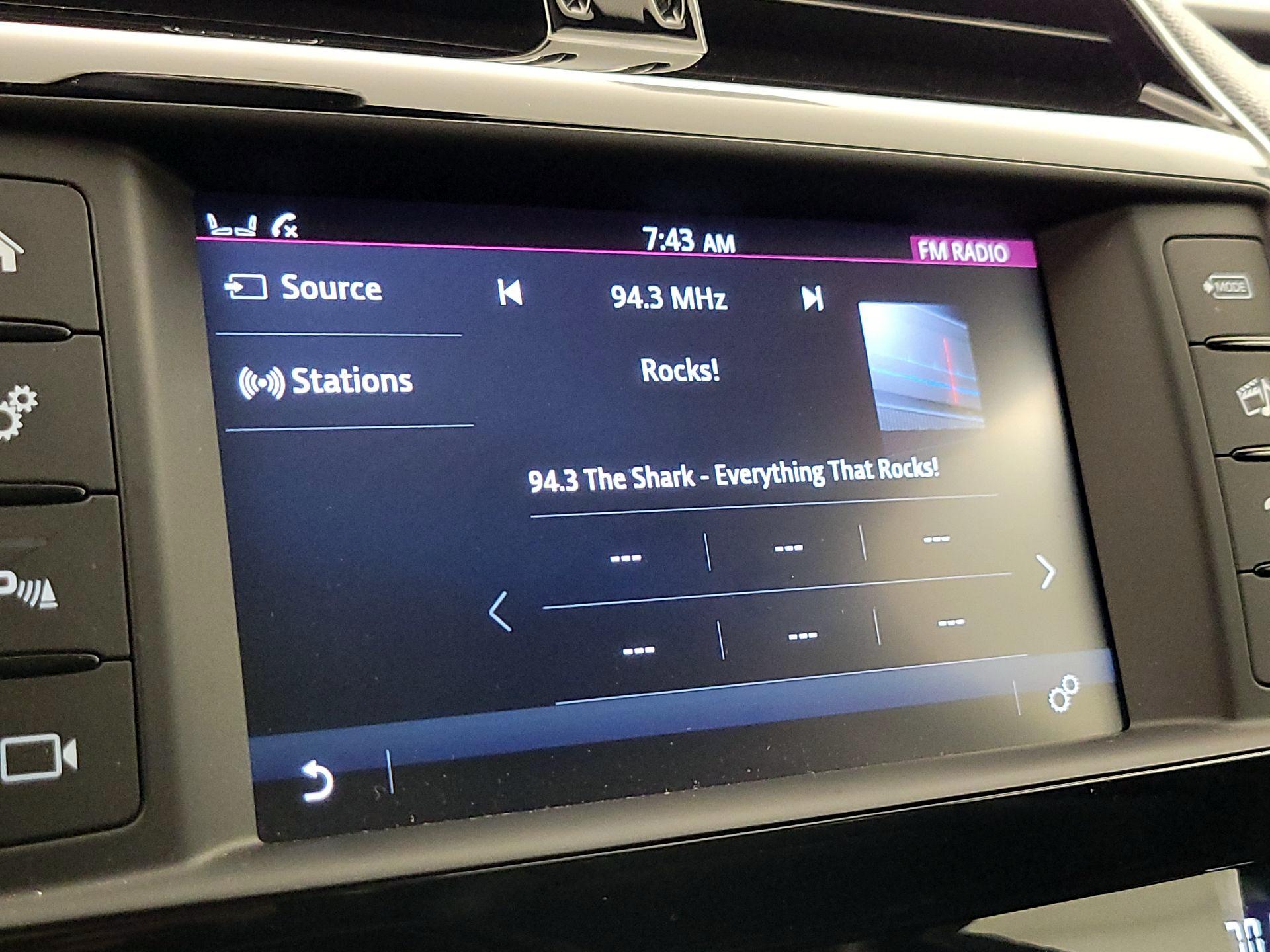 Thumbnail: 2017 Jaguar XE - 16